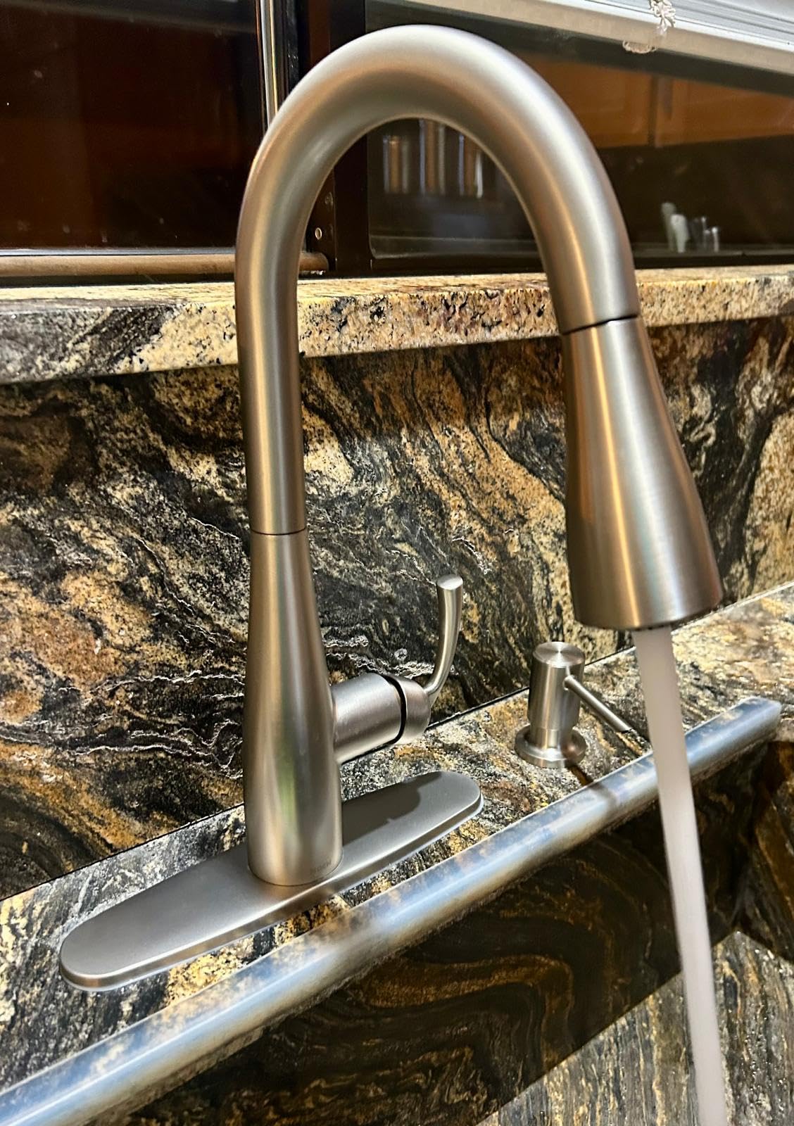 Moen Essie Spot Resist Stainless Pulldown Sprayer Kitchen Sink Faucet Set with Modern Pump Soap Dispenser, 87014SRS customer photo 1