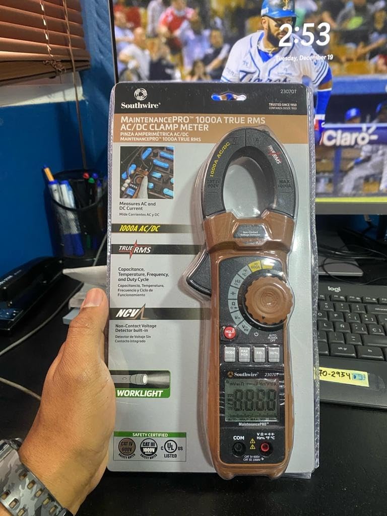 Southwire Clamp Meter 23070T - Designed for Reliable Current Testing - True RMS 1000A AC/DC - LED Work Light - Voltage Detector - CAT IV 600V Safety Rating customer photo 1
