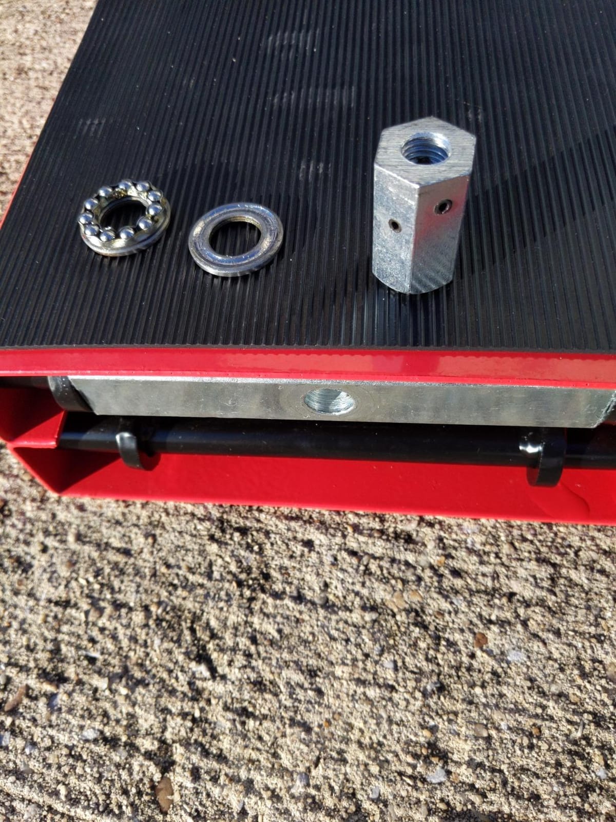 OMT 1100lb Motorcycle Scissor Lift Jack Wide Deck Motorbike Hoist Stand | Center Stand For ATV Dirt Bike Cruiser; T Handle And 3/8 Inch Socket; 3.7 To 14.6 Inch Lift; 5 Locking Holes; Chain Brush customer photo 2