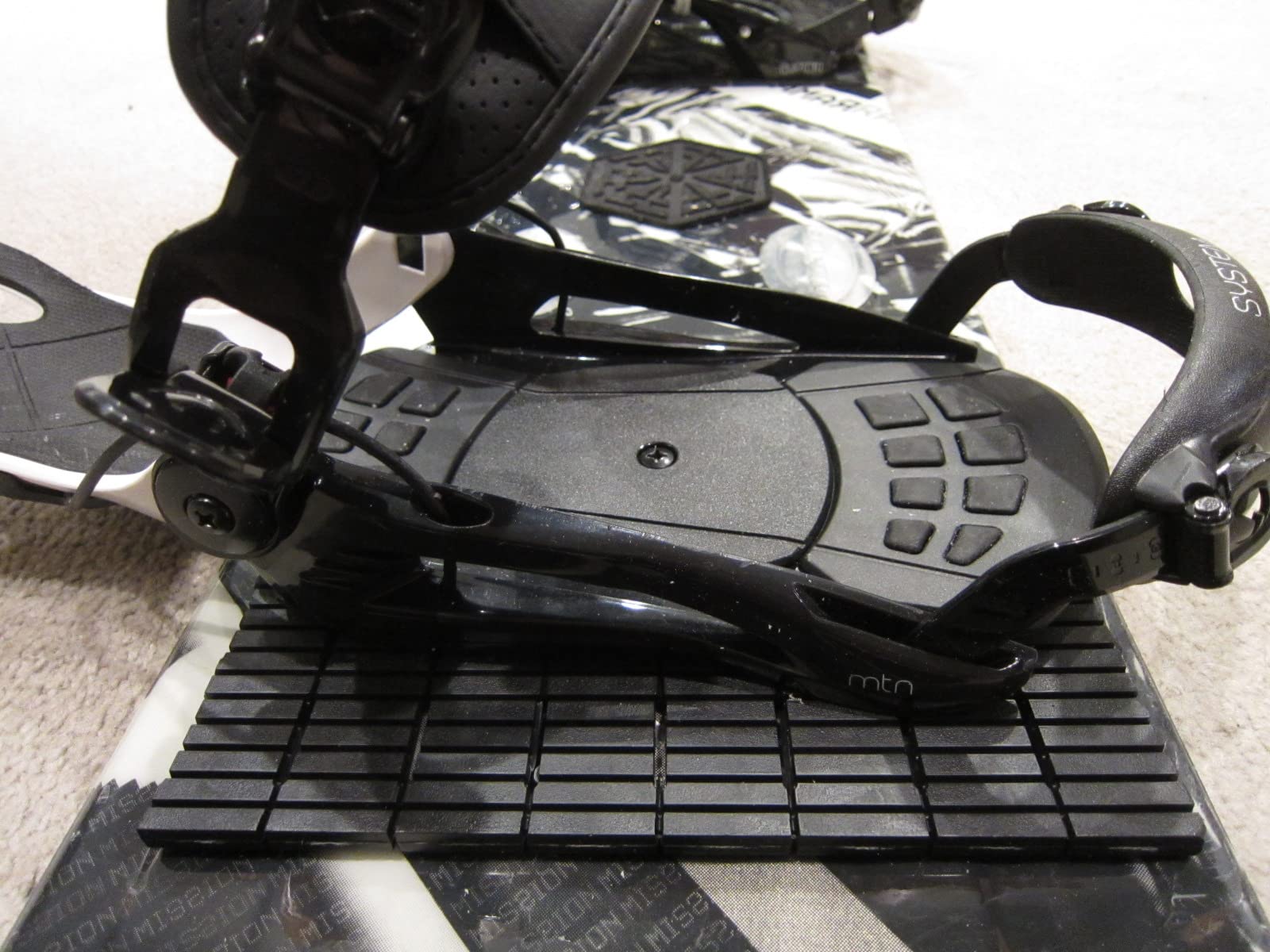 System MTN Men's Rear Entry Flow Style Snowboard Bindings (Large) customer photo 1
