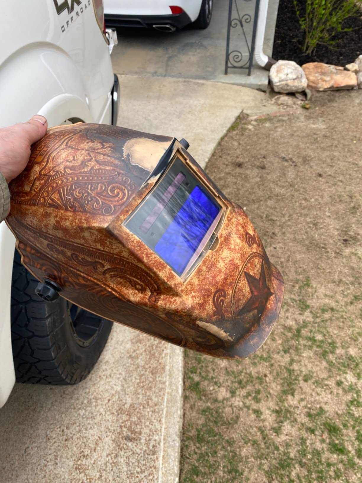 Lincoln Electric K4134-1 Welding Helmet, Auto Darkening, Ratchet, Plastic customer photo 1