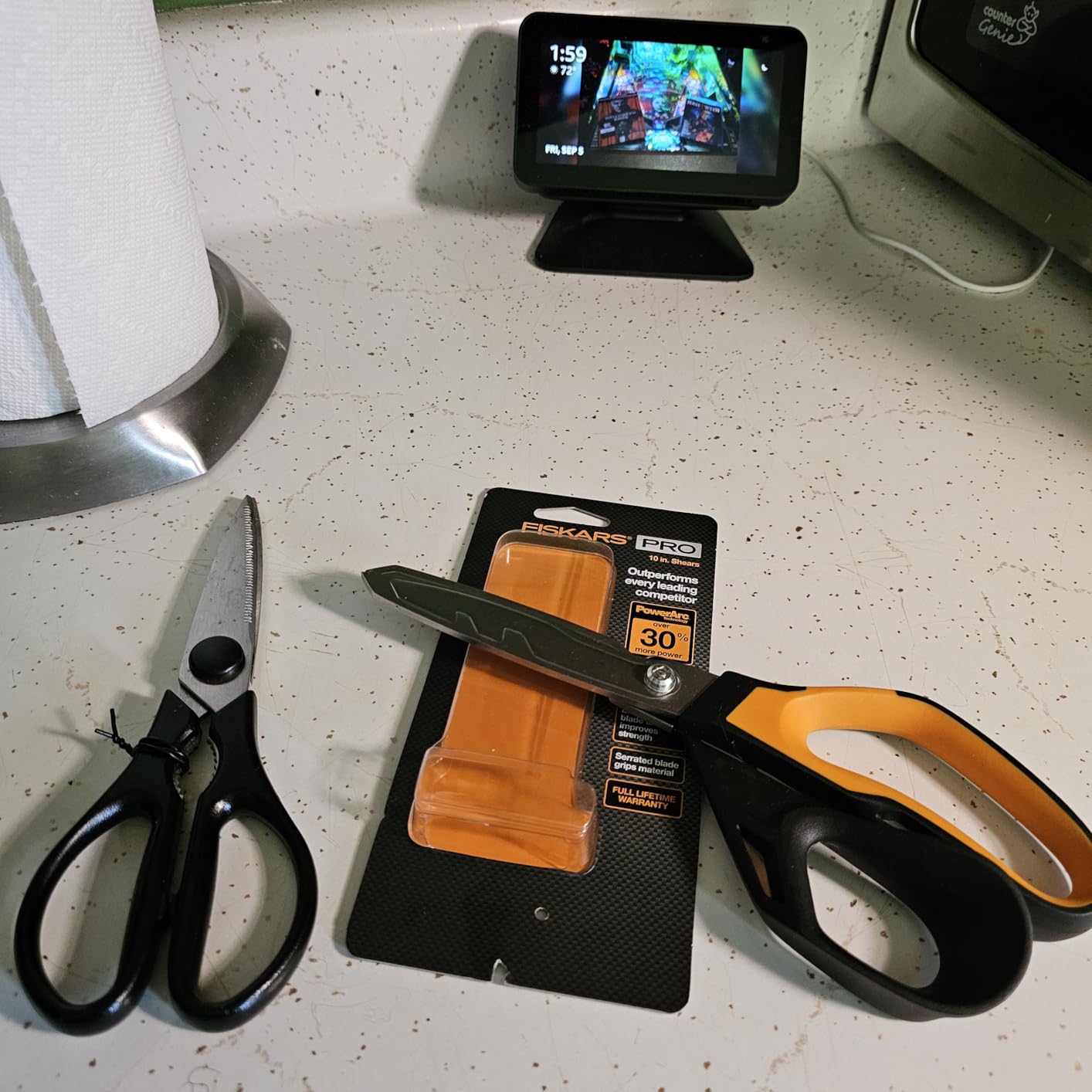 Fiskars Pro PowerArc Shop Shears, Heavy Duty Stainless Steel Scissor, Industrial Grade Tool for Building and Construction, 10 in, Orange/Black customer photo 2