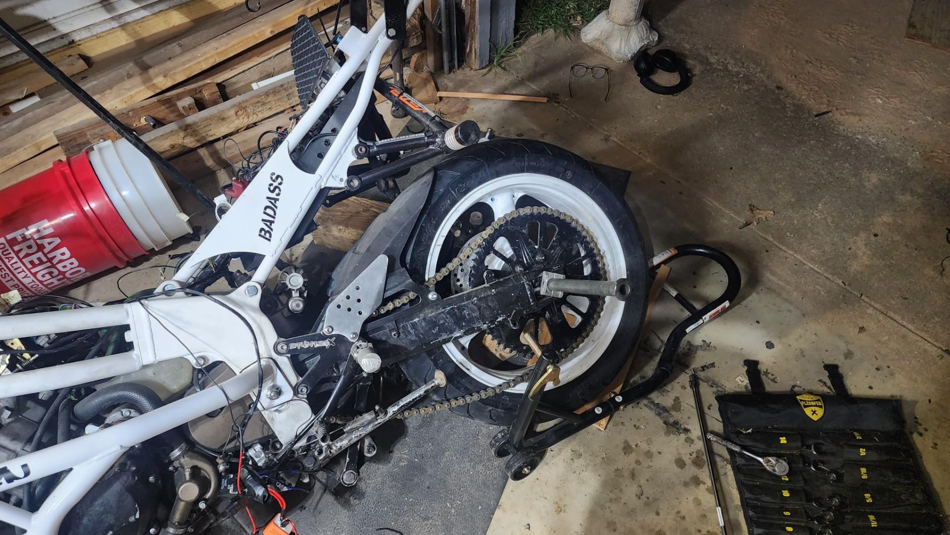 Extreme Max 5600.3211 Sport Bike Motorcycle Front & Rear Spool-Style Lift Stand - Fits Most Yamaha, Honda, Kawasaki, Suzuki, Ducati, BMW customer photo 1