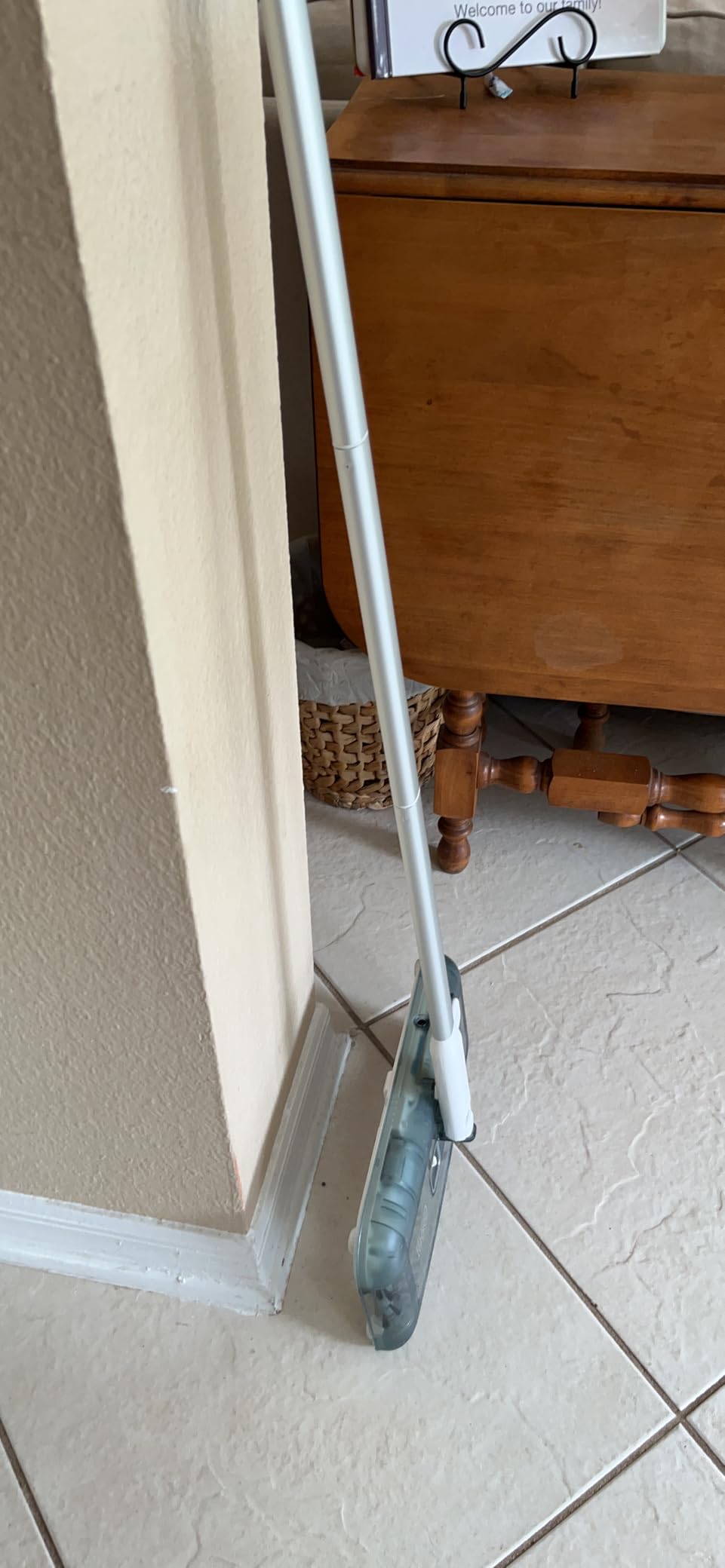 BLACK+DECKER Carpet Sweeper 50 Minute Lithium Floor Sweeper, Multi-Surface Use, Easy One Hand Cleaning, Self Standing, Charger Included (HFS115J10) customer photo 1