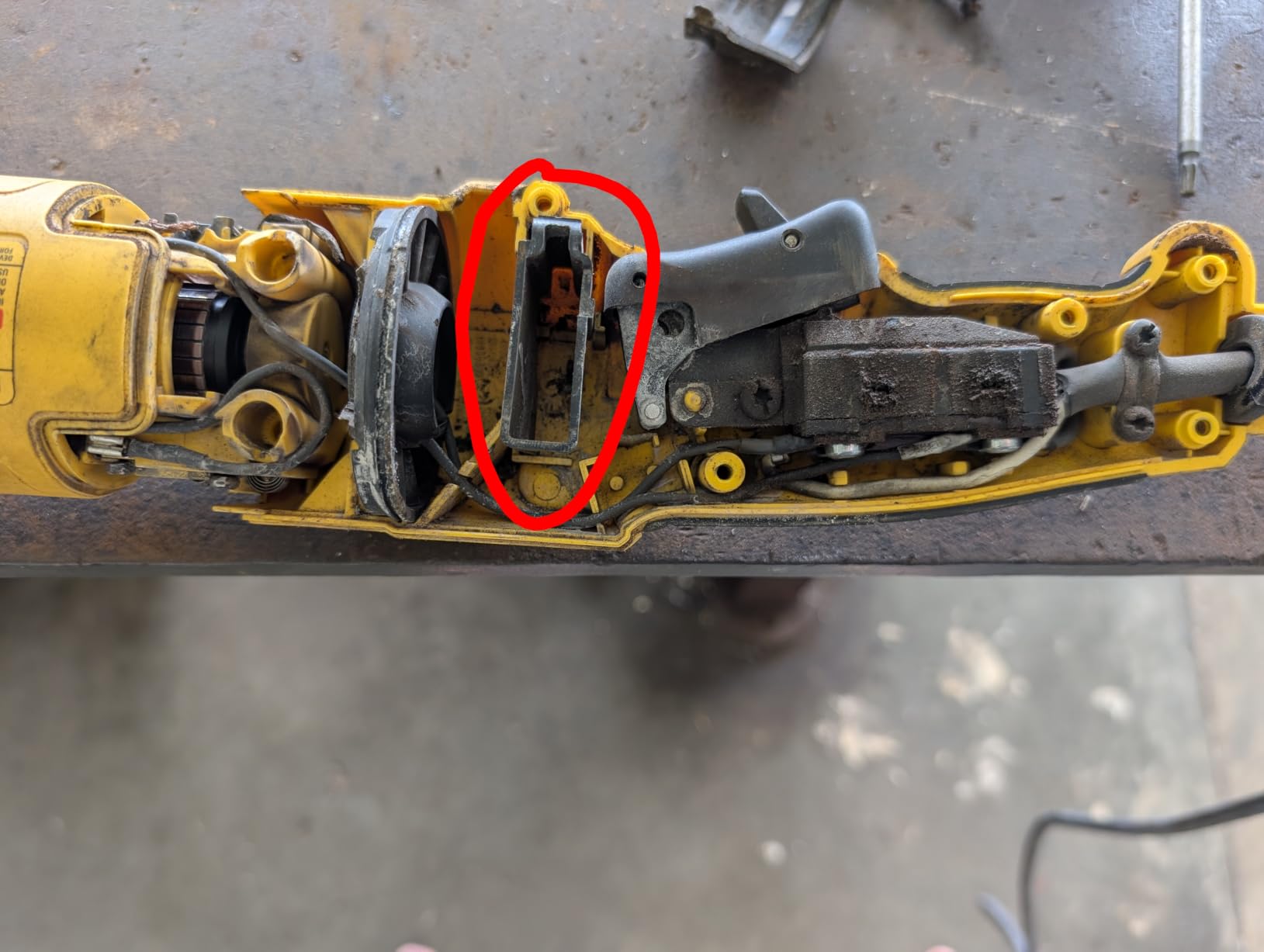 DEWALT Angle Grinder Tool, 4-1/2-Inch to 5-Inch, Trigger Switch (DWE43116) customer photo 2