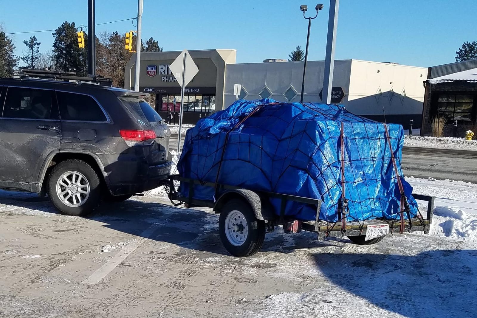 Truck Bed Cargo Net - 4 x 6 Foot, Heavy-Duty Elastic Mesh with 12 Black Clips and Storage Bag for Pickup for Cargo Netting, Securing Loads in Trailers, SUVs & Roof Racks customer photo 1