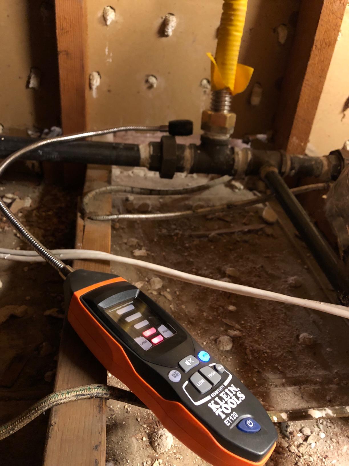 Klein Tools ET120 Gas Leak Detector, Combustible Gas Leak Tester with 18-Inch Gooseneck Has Range 50-10,000 ppm, Includes Pouch, Batteries customer photo 1