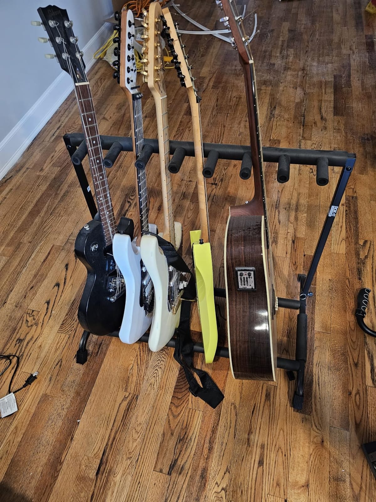 Kuyal Multi-Guitar Display Rack, Folding Stand for Band Stage, Bass & Acoustic Guitars, Black (9 Holder) customer photo 1