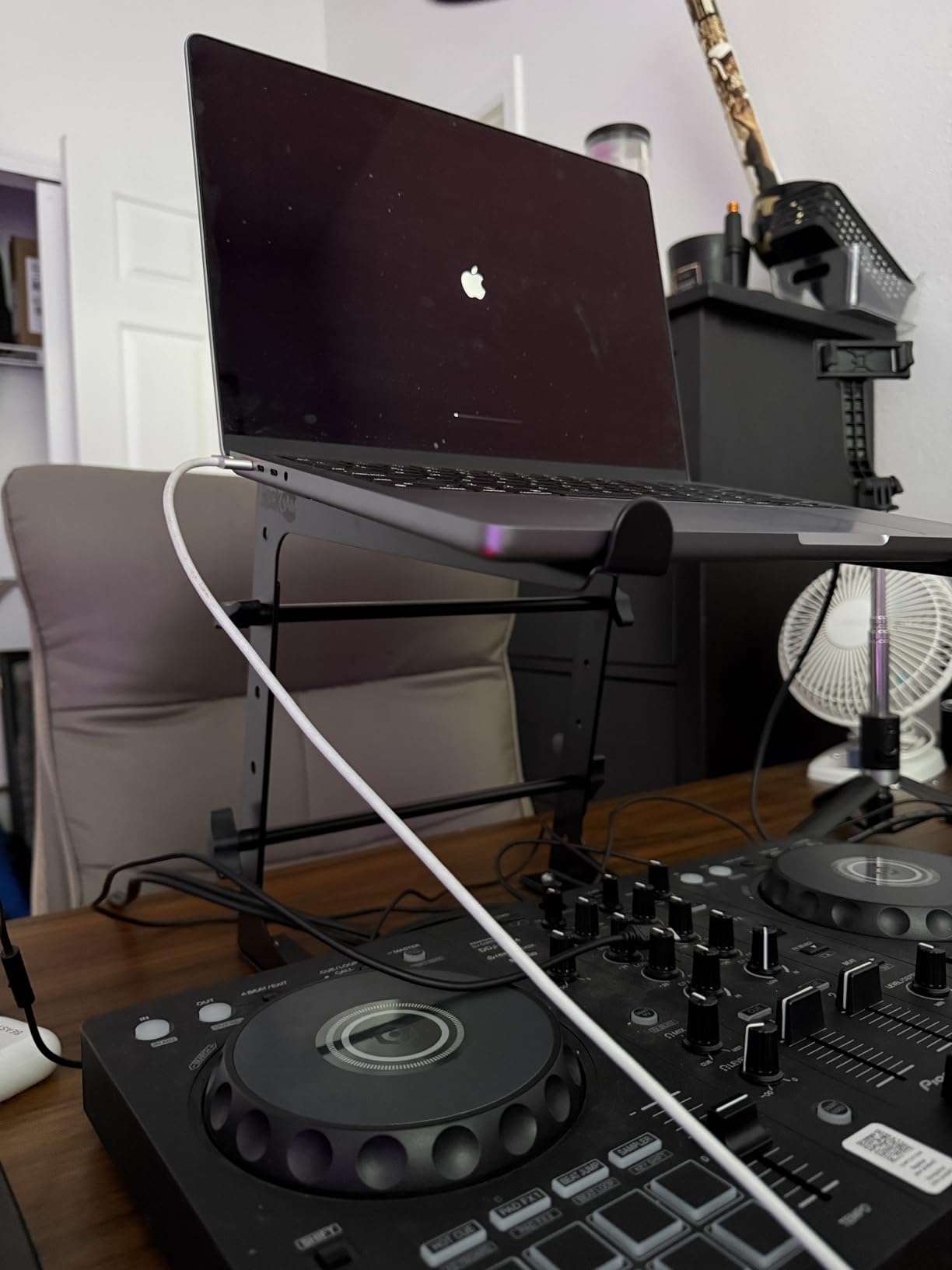 RockJam RJLP1 Adjustable DJ Laptop Stand, Anti Slip Desktop Riser customer photo 1