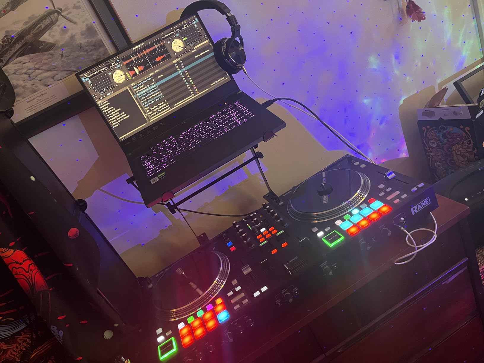 RockJam RJLP1 Adjustable DJ Laptop Stand, Anti Slip Desktop Riser customer photo 2