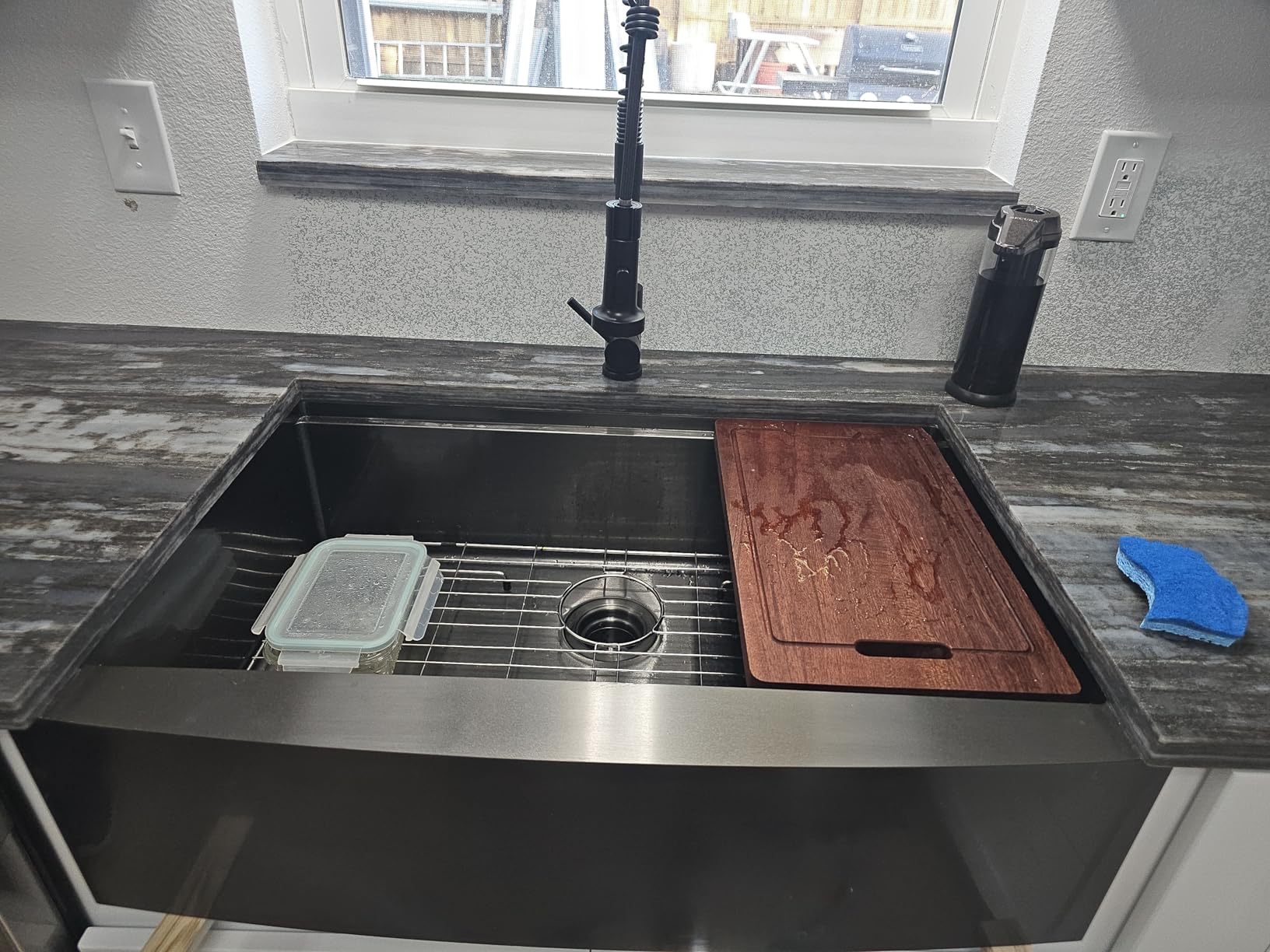 VCCUCINE Farmhouse Sink, 30x22 Inch Stainless Steel Farmhouse Kitchen Sink, Undermount Drop in Single Bowl Basin Apron Sink, Brushed Nickel Farm Sink With Strainer customer photo 2