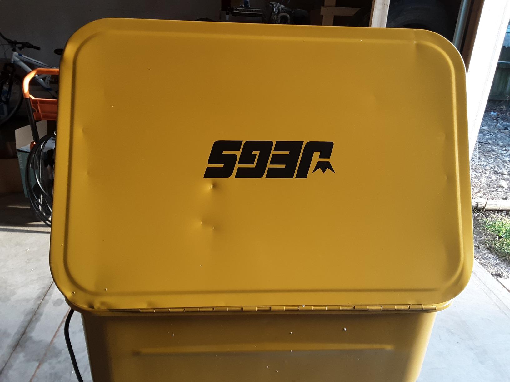 JEGS 20 Gallon Parts Cleaner Solvent Tank - 12 Gallon Solvent Capacity - 2.64-3.17 Gallon Per Minute Max Pump Output - Heavy Duty Steel Powder Coated Black with JEGS Logo customer photo 2