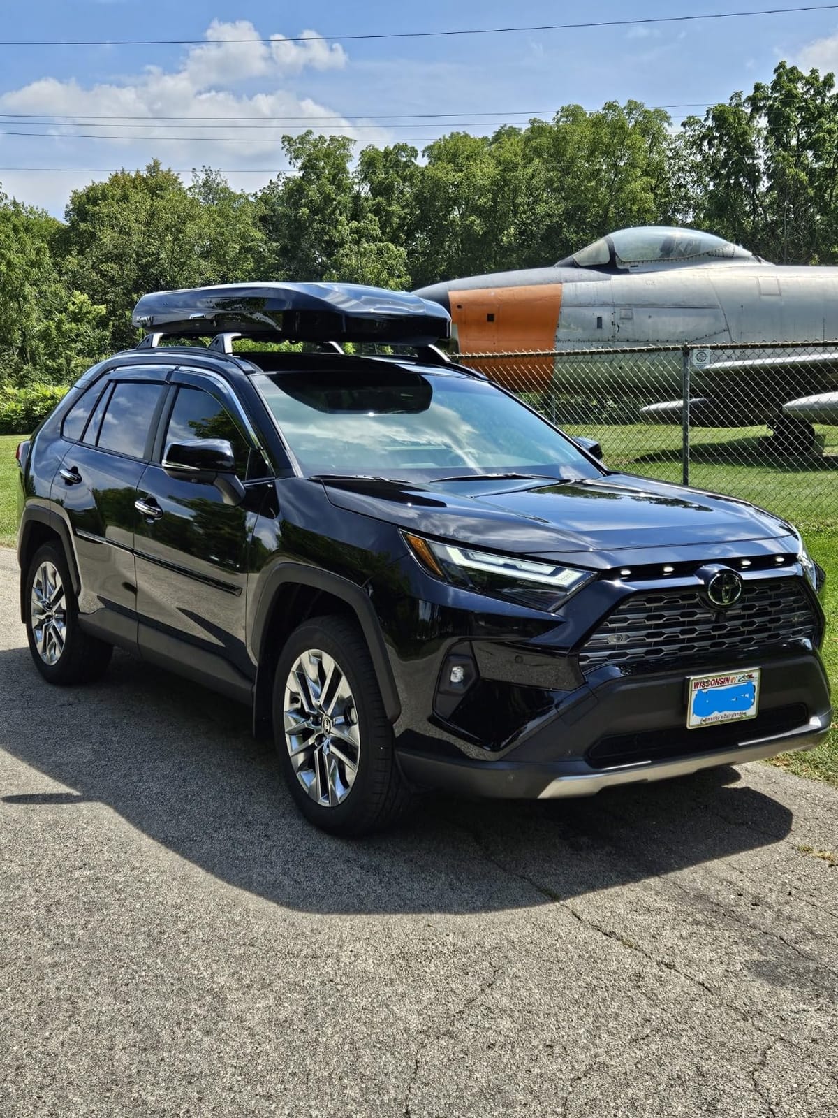 INNO WEDGE660 White 11 cu ft, Roof Rack, Cargo Box, Low profile, Dual-Side Opening with Locks, Made in Japan customer photo 1