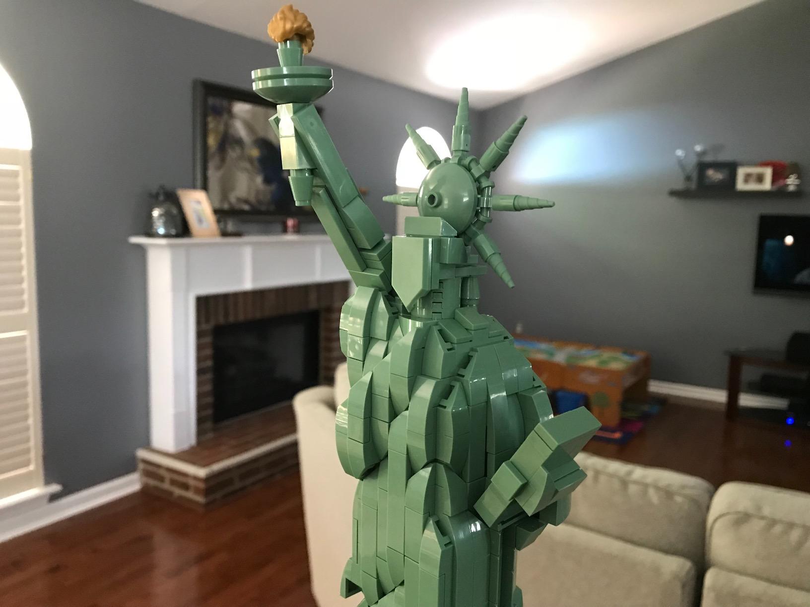 Architecture Statue of Liberty Model Building Set - Collectible New York City Souvenir, Creative Home Décor or Office Centerpiece, Great Gift Idea for Adults and Teens, 21042 customer photo 2