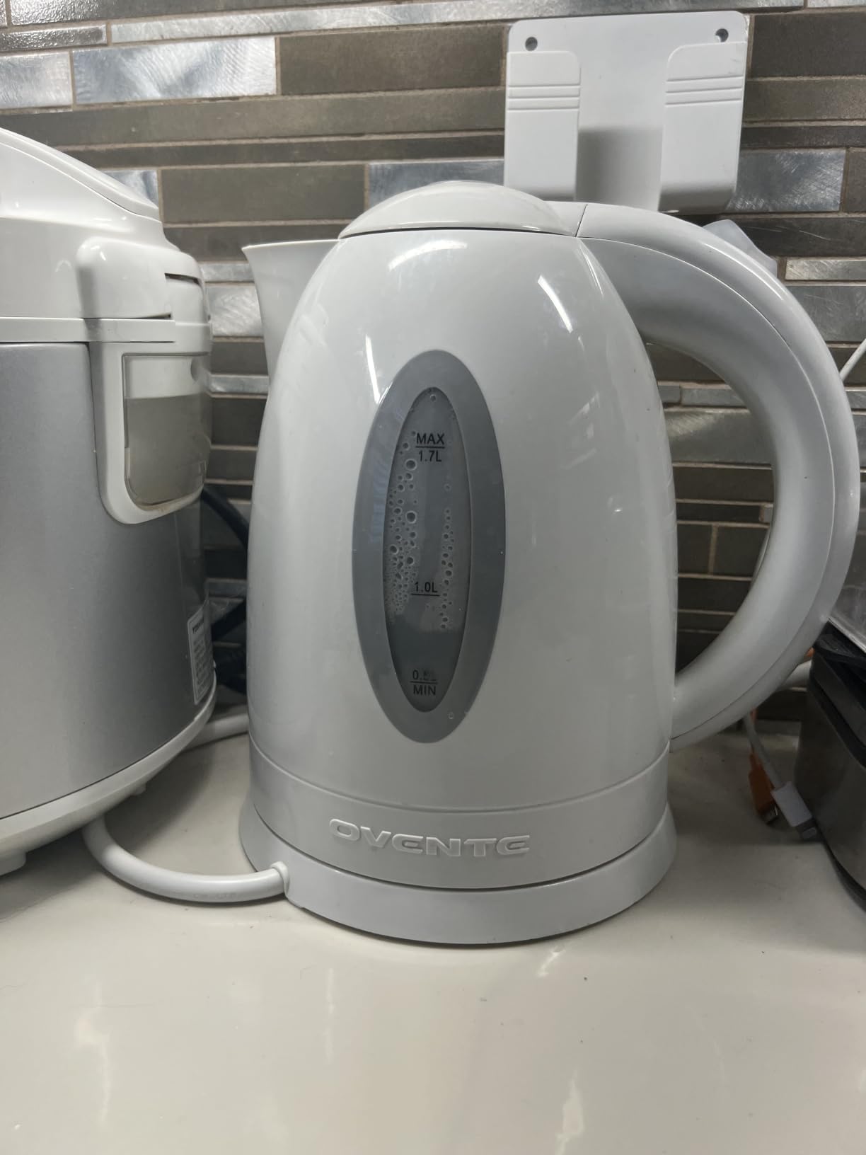 OVENTE Electric Kettle, 1.7L Fast Boiling Water Heater for Coffee or Tea, BPA Free with Water Level Gauge, Auto Shut-Off, Boil-Dry Protection, Indicator Light and Removable Filter, Black KP72B customer photo 2