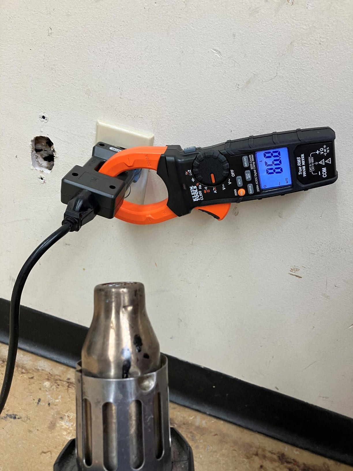 Klein Tools CL900 Digital Clamp Meter, Auto Ranging TRMS, AC/DC Voltage/Current, 2000A, LoZ , Continuity, Frequency, NCVT, Temp, More, 1000V customer photo 1