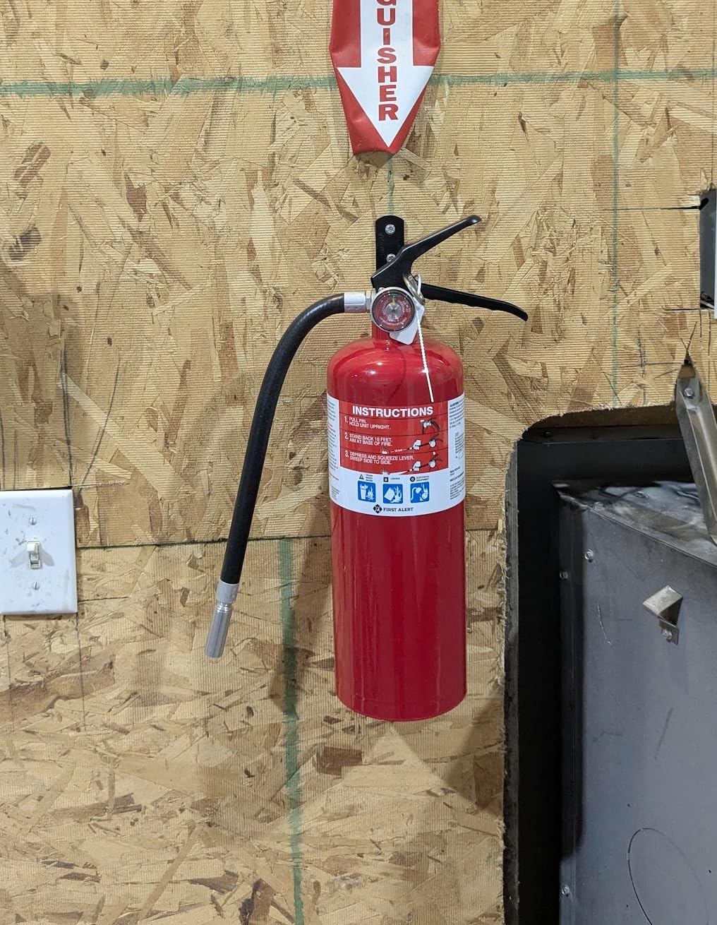 First Alert Fire Extinguisher for Home & Commercial Use, Heavy Duty Rechargeable Compliance Unit, UL RATED 2-A:10-B:C, HOME2PRO, Red, 1-Pack customer photo 1