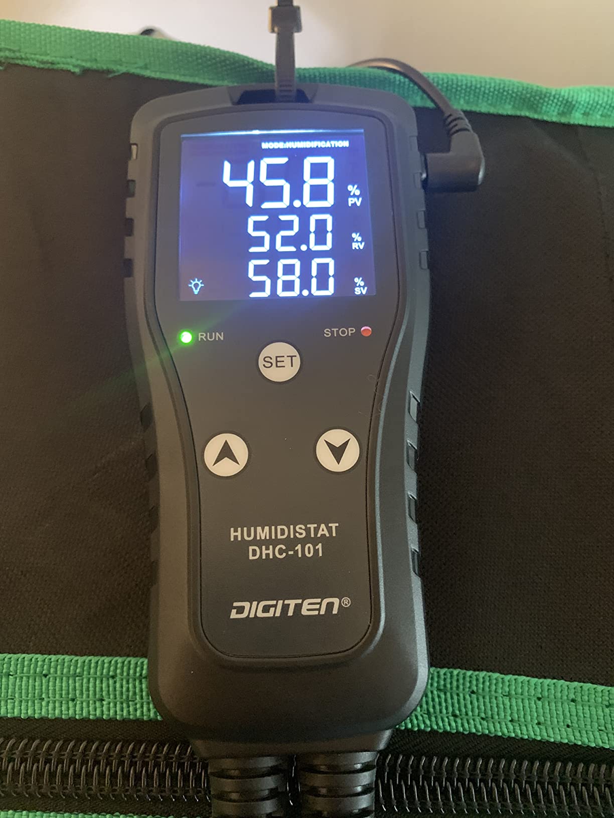 DIGITEN Digital Humidity Controller Humidistat Pre-Wired Plug Simple-Stage AC 110V -240V with High Accuracy Humidity Sensor for Dehumidifier Humidifier Reptiles Greenhouse Exhaust Fan Fermentation customer photo 1