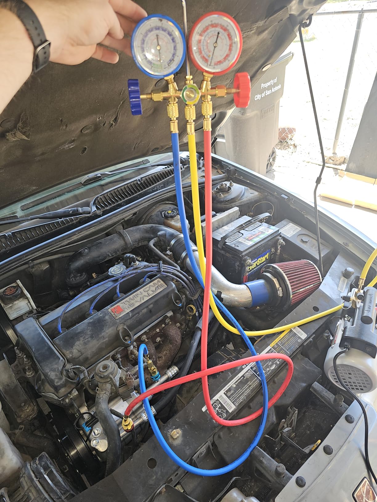 OMT 3-Way AC Manifold Gauge Set for R12 R134a R502 R22, 5 ft Hoses | Includes R134a Couplers Self-Sealing & Piercing Can Taps 29° Adapter; Solid Brass Build; Ideal for Auto Freon Recharge customer photo 2