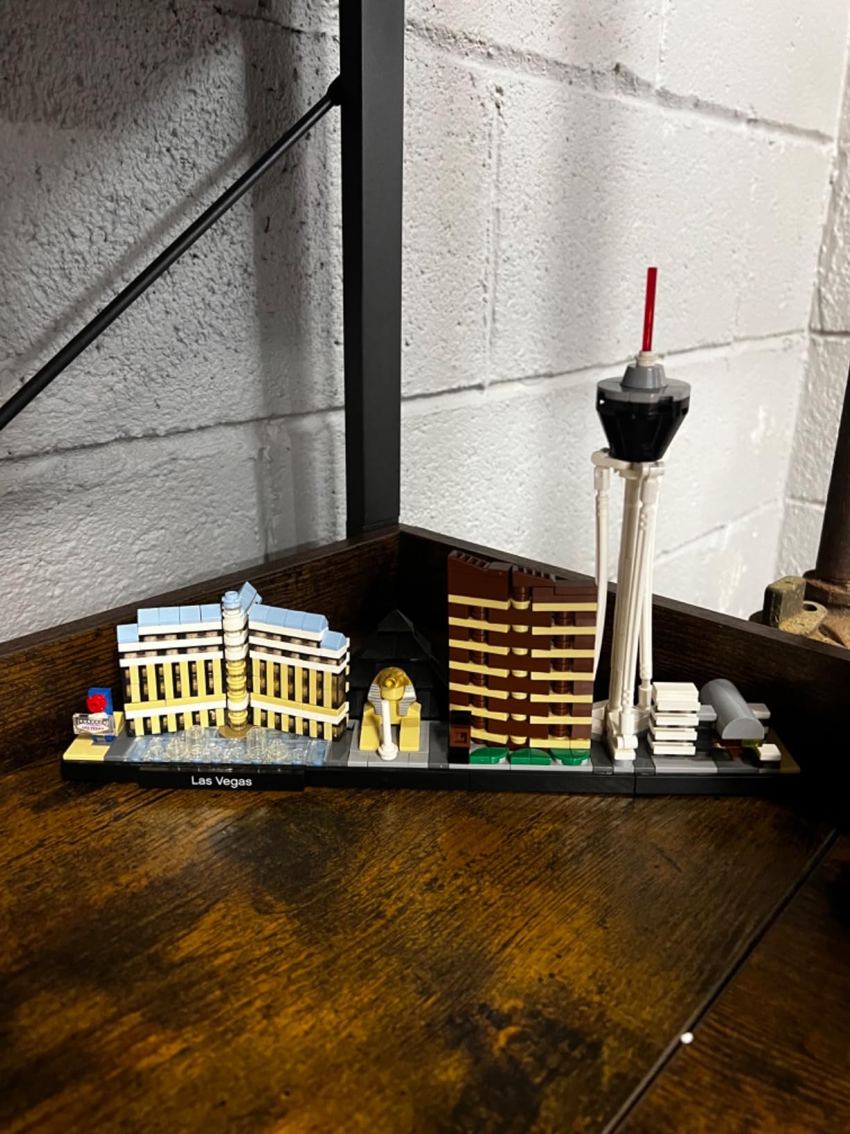Architecture Skyline Collection Las Vegas Building Kit 21047 (487 Pieces) customer photo 2