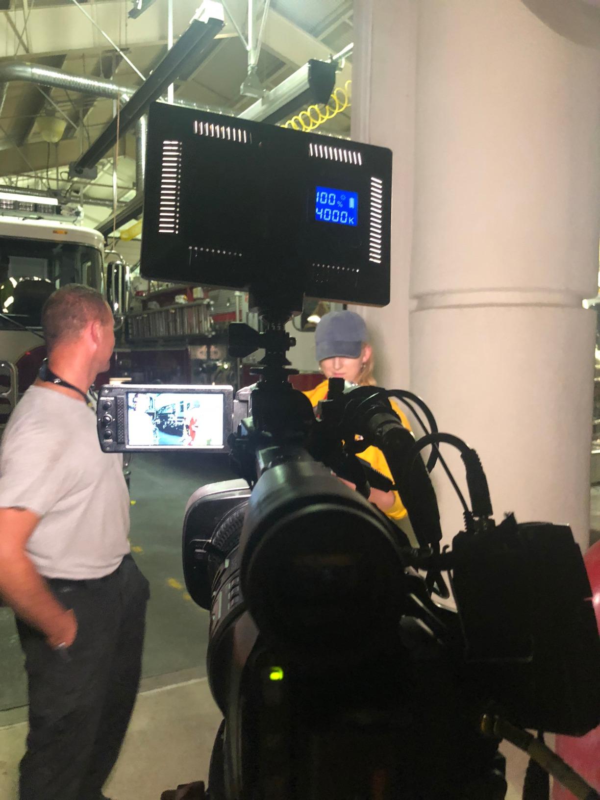 VILTROX 15W LED Video Light Panel, 3300K-5600K On Camera Light, Super Thin Key Light Panel with NP-F550, Led Photography Lighting CRI95+ for Studio Photography Video Recording Live Streaming (L116T) customer photo 1