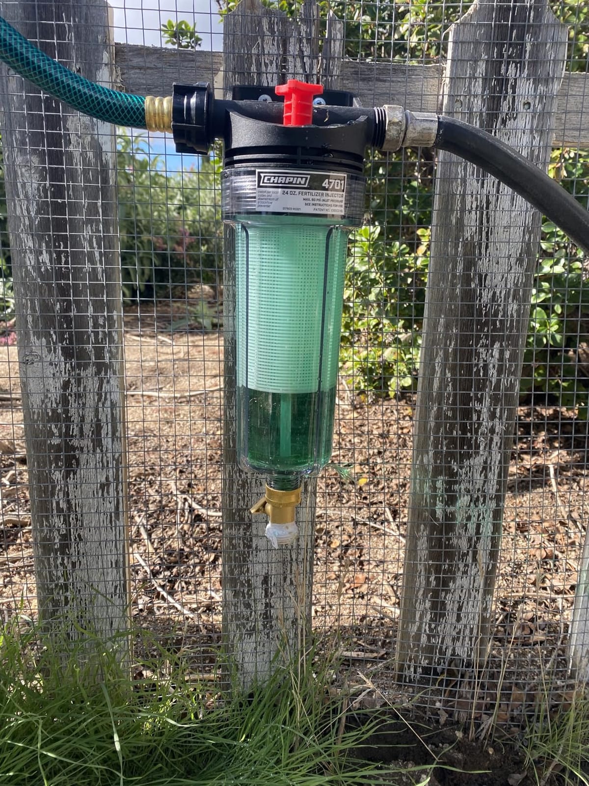 Chapin 4702 HydroFeed 32-Ounce in-Line Auto-Mix Fertilizer Injector System, 32-Ounce, Drip Irrigation System (1 Feeder/Package) customer photo 2