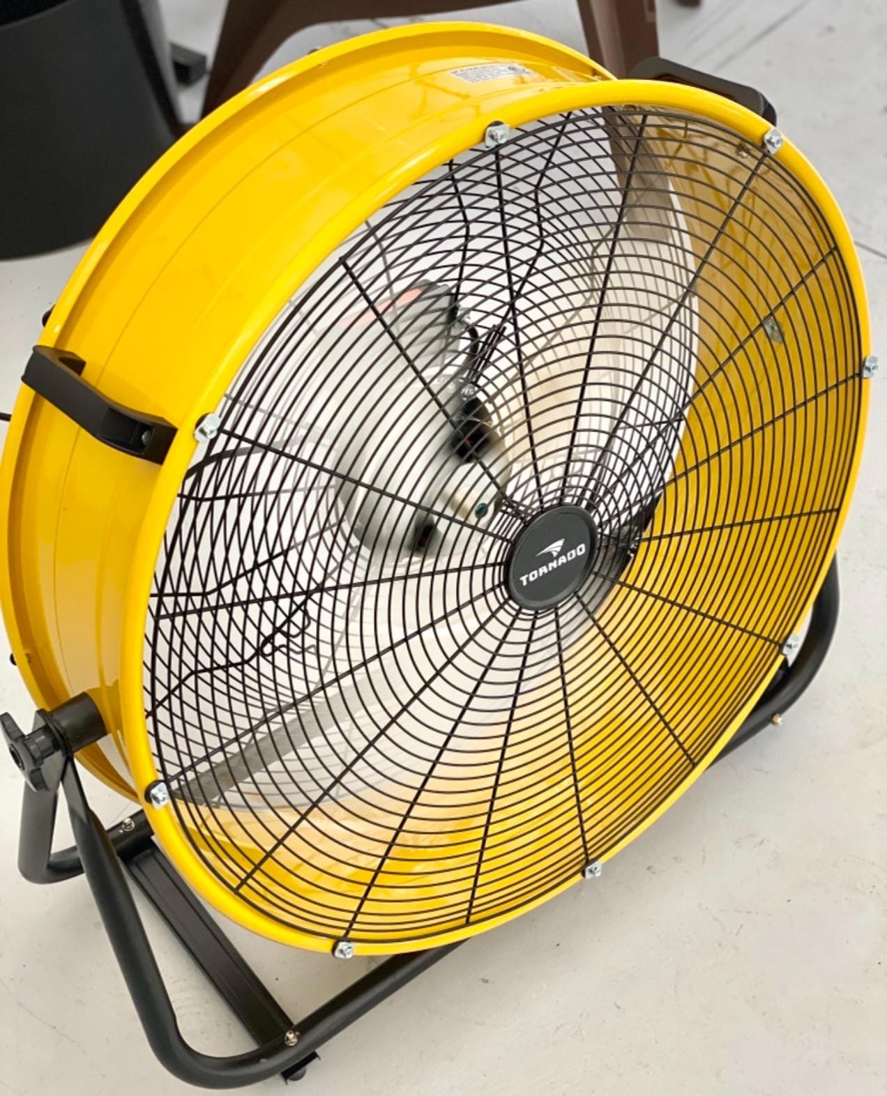 Tornado 24 Inch High Velocity Heavy Duty Tilt Metal Drum Fan Yellow Commercial, Industrial Use 3 Speed 7700 CFM 1/3 HP 8 FT Cord ETL Safety Listed customer photo 1
