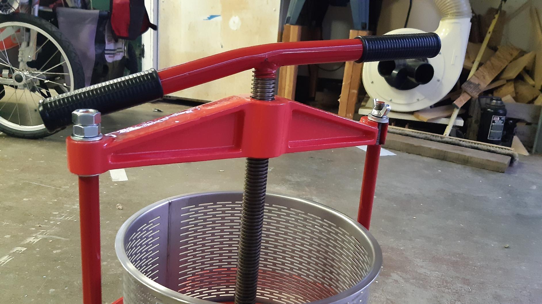 Fruit Wine Press 3.69 Gal - Heavy-duty T-Handle & Cross-beam, Stainless Steel Juice Maker for Apple, Grape, Home Brewing customer photo 2