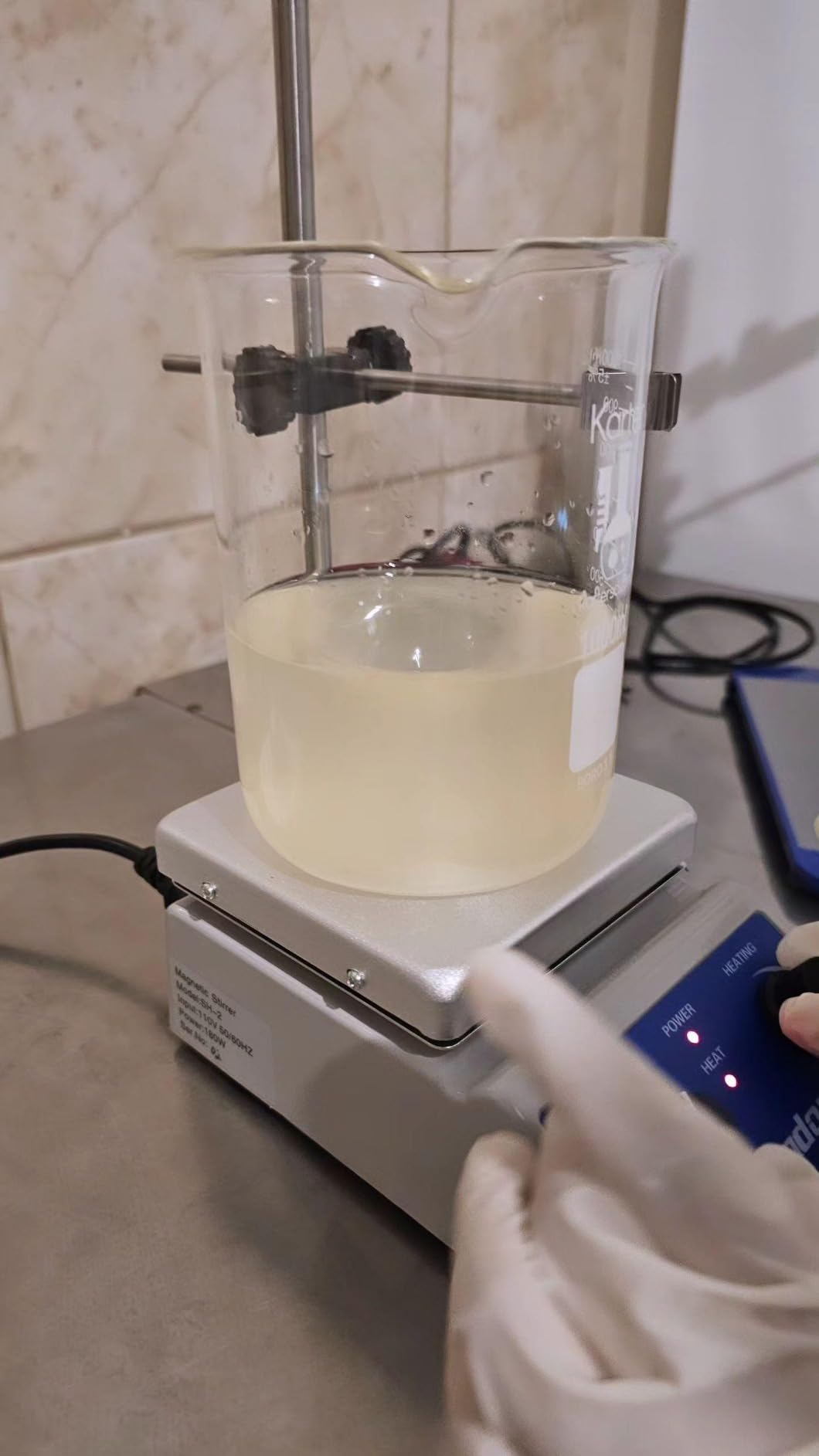 Slendor Magnetic Stirrer Hot Plate Mixer 1000ml Stirring Capacity 5 x 5 inch Max 520°F Hotplate and 100-2000 RPM Stirrer, Stirring Bar & Support Stand Included customer photo 1
