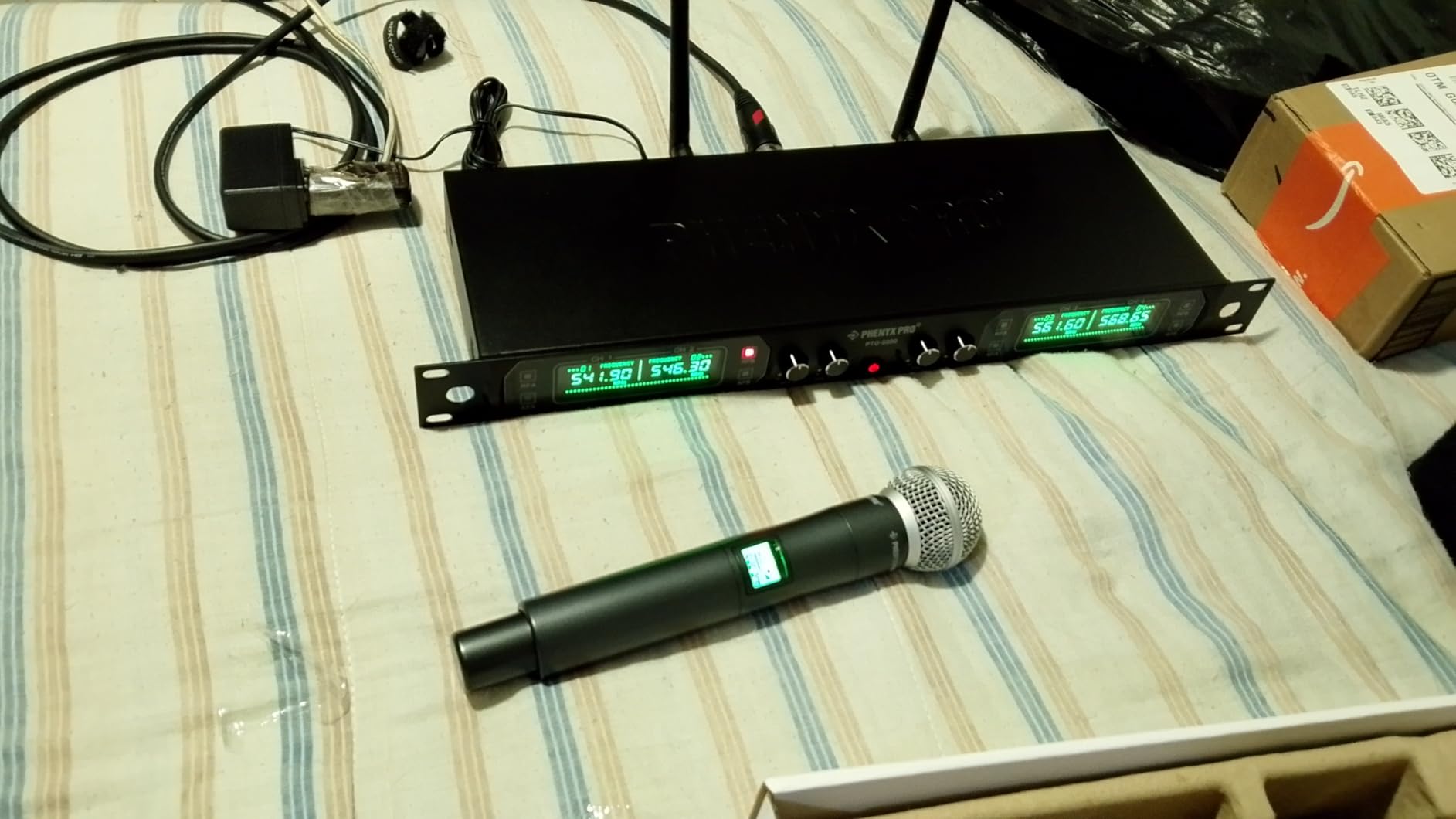 Phenyx Pro 4-Ch UHF Fixed Frequency Wireless Microphone System PTU-5000-4H customer photo 2