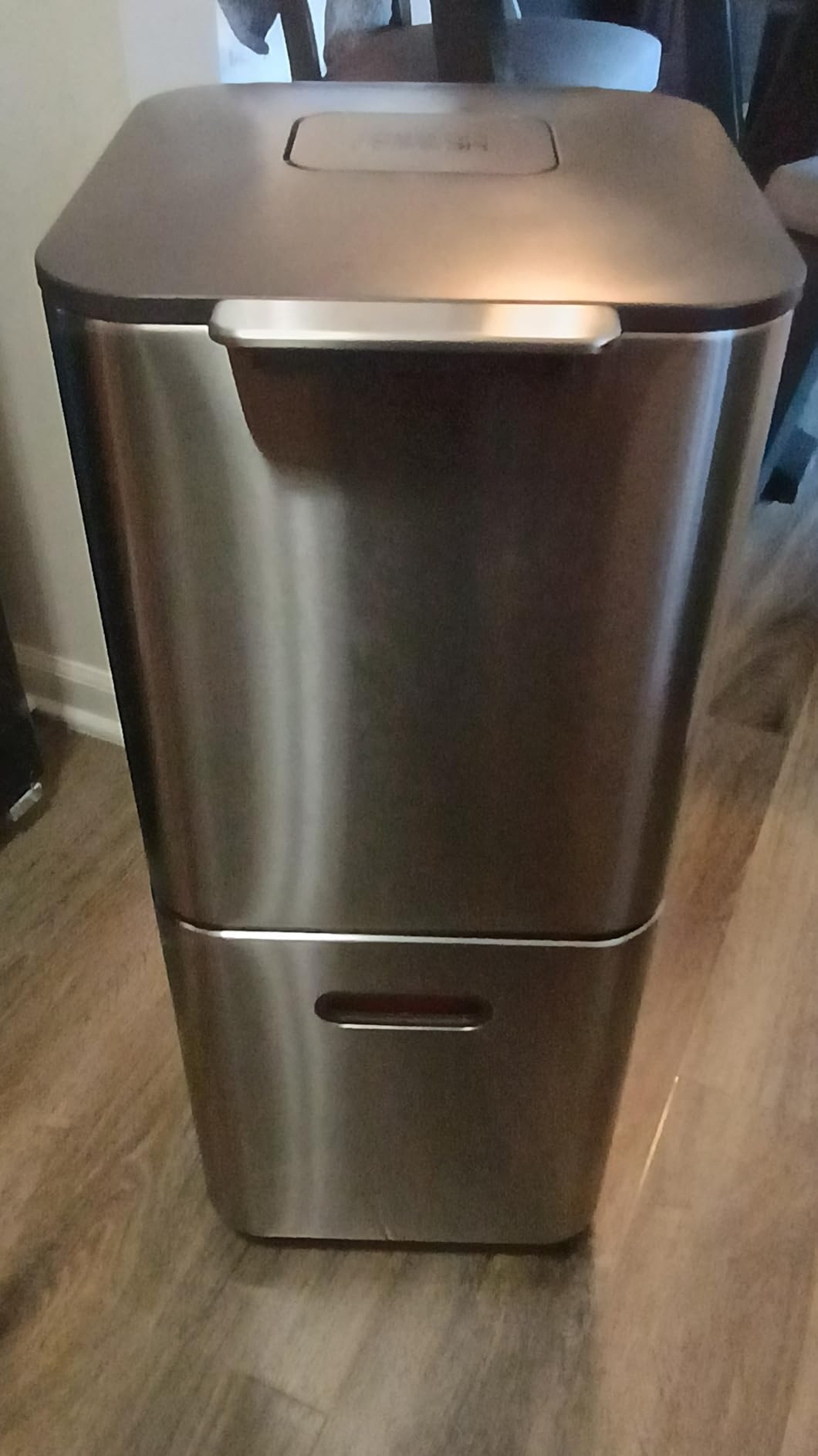 Joseph Joseph Totem Compact 10.5 Gallon/40 Litre Waste Separation and Recycling Kitchen Bin with Odour Filter and Removable Food Waste Caddy, Stainless Steel customer photo 1