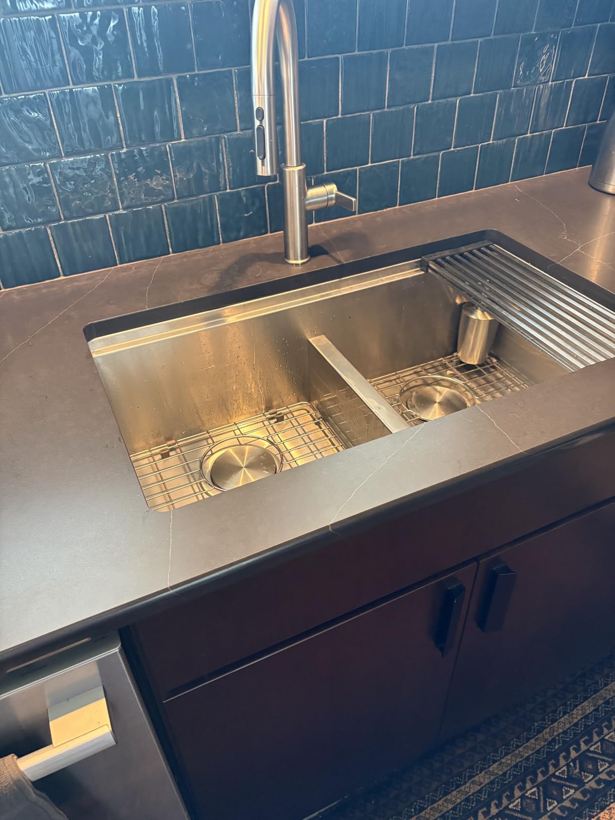 Ruvati 33-in Double Bowl 60/40 Undermount Workstation Kitchen Sink- RVH8356 customer photo 1
