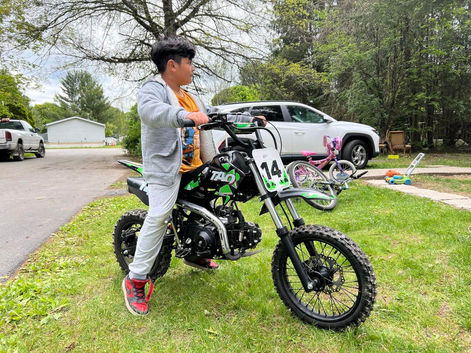X-Pro 110cc Dirt Bike Pit Kids Pitbike 110 with Gloves, Goggle and Handgrip (Black) customer photo 1