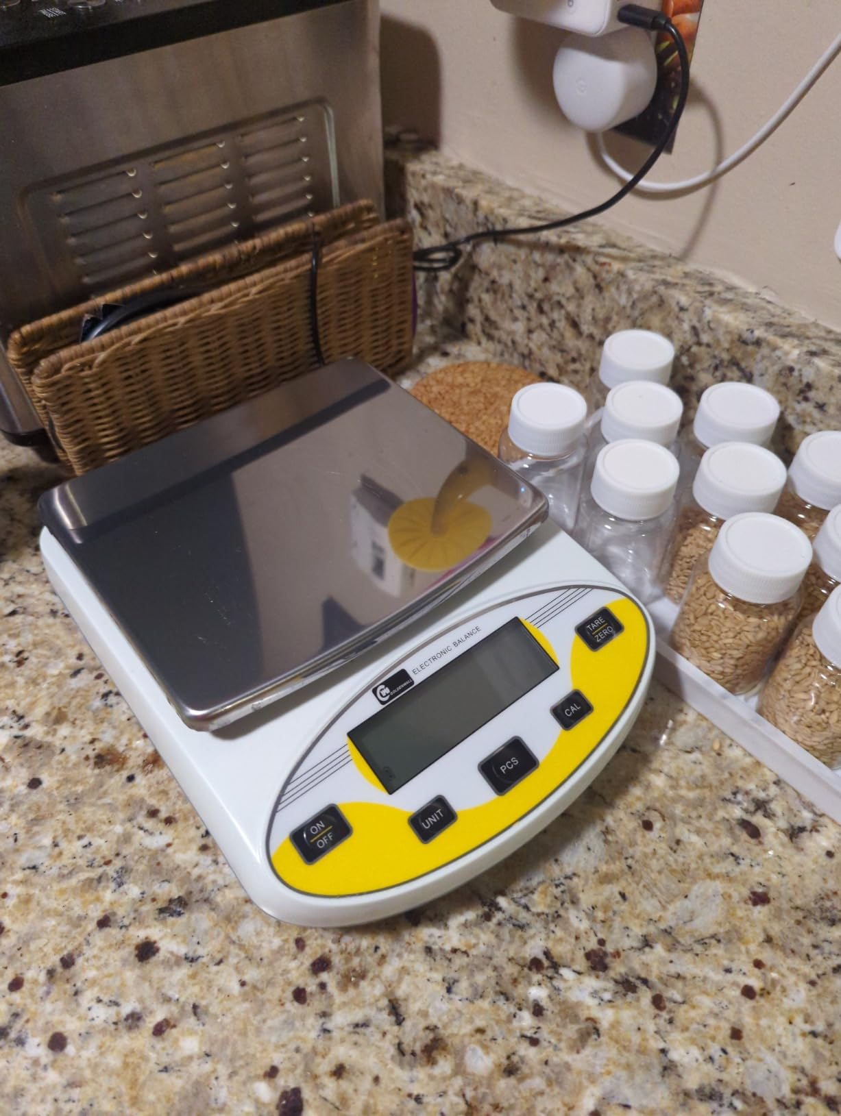 CGOLDENWALL Precision Lab Scale 5000gX0.01g Analytical Electronic Balance Digital Laboratory Scale Precision Jewelry Scales Kitchen Weighing Electronic Scales 0.01g Calibrated 110V (5000g, 0.01g) customer photo 1