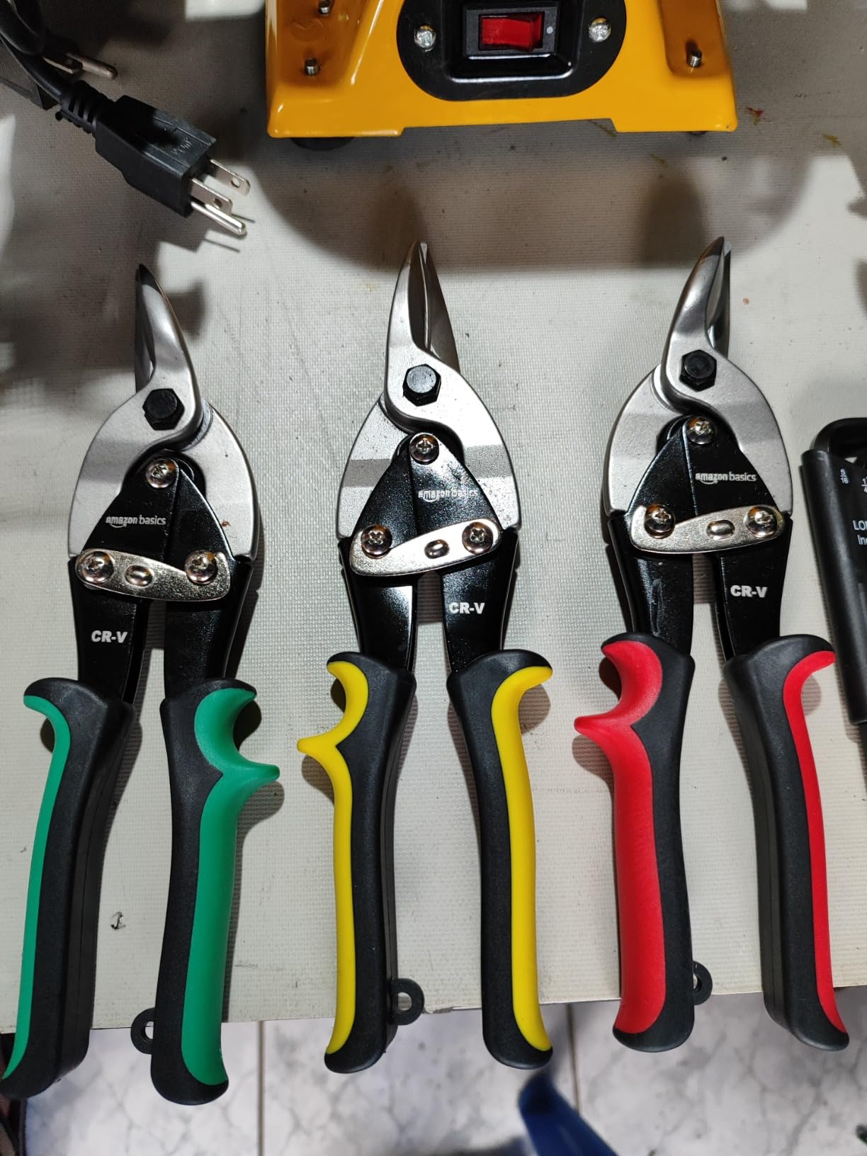 Amazon Basics 3-Piece Aviation Snip Set for Metal Cutting with Comfort Grips, Left, Right and Straight Cut customer photo 2