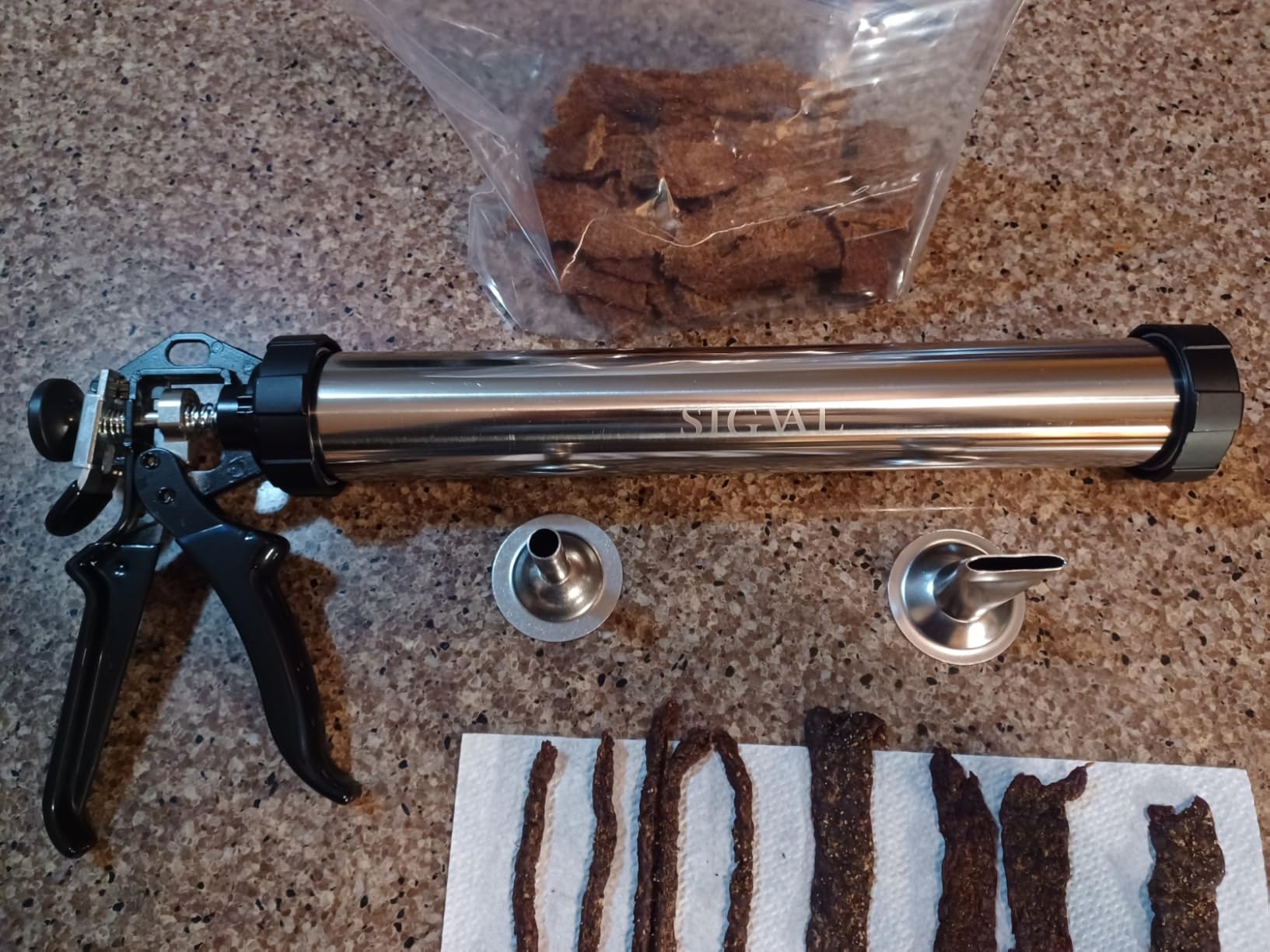 SIGVAL Frontier Jerky Gun, Beefy, with Stainless Steel Nozzles & Sausage Tips customer photo 2