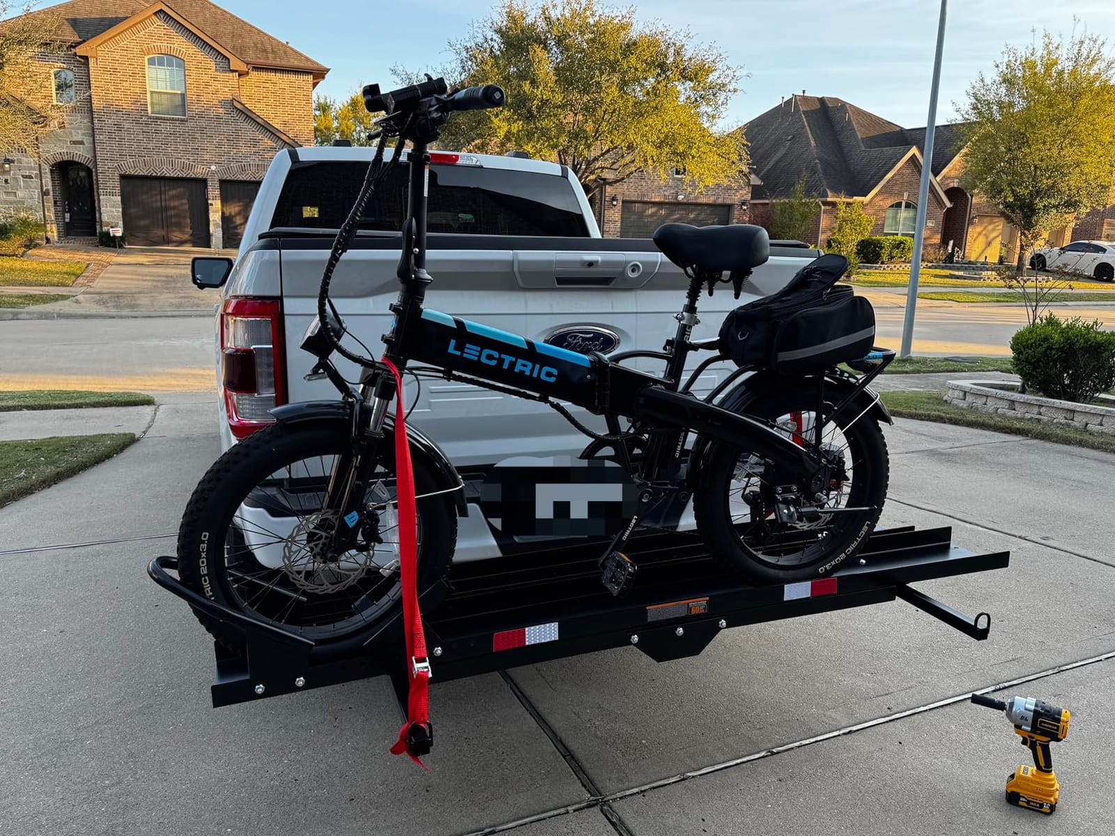 Goplus Motorcycle Hitch Carrier, 600LBS Motorcycle Carrier Hitch Mount with 2 Straps, Loading Ramp, Dirt Bike Trailer, Heavy Duty Motor Cycle Rack, Fit Up to 7.5