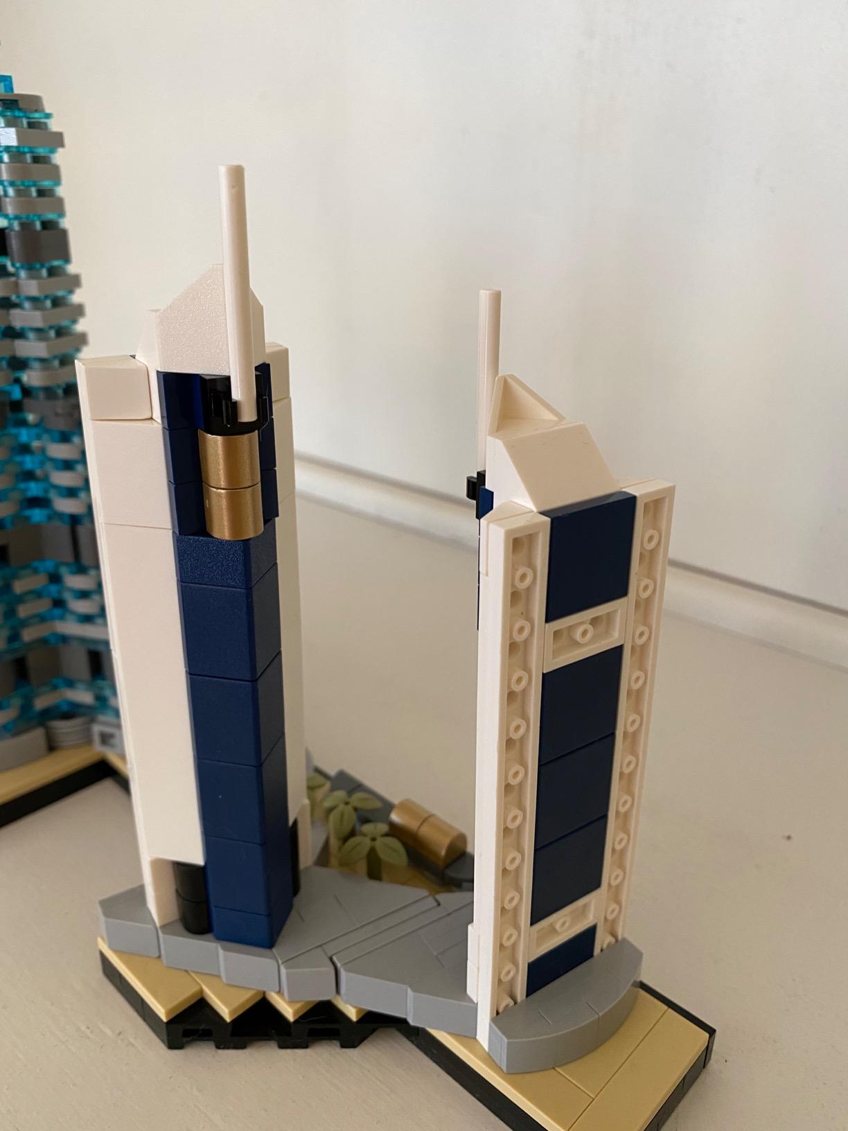 Architecture Skylines: Dubai 21052 Building Kit, Collectible Architecture Building Set for Adults (740 Pieces) customer photo 1
