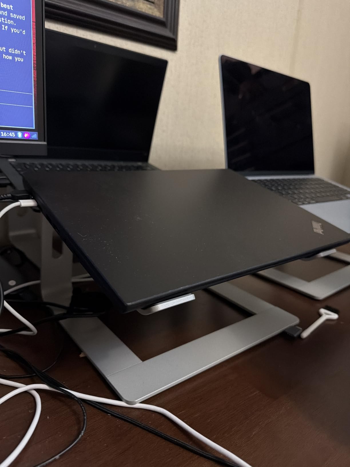 SOUNDANCE Laptop Stand, Aluminum Computer Riser, Ergonomic Laptops Elevator for Desk, Metal Holder Compatible with 10 to 15.6 Inches Notebook Computer, Gold customer photo 2