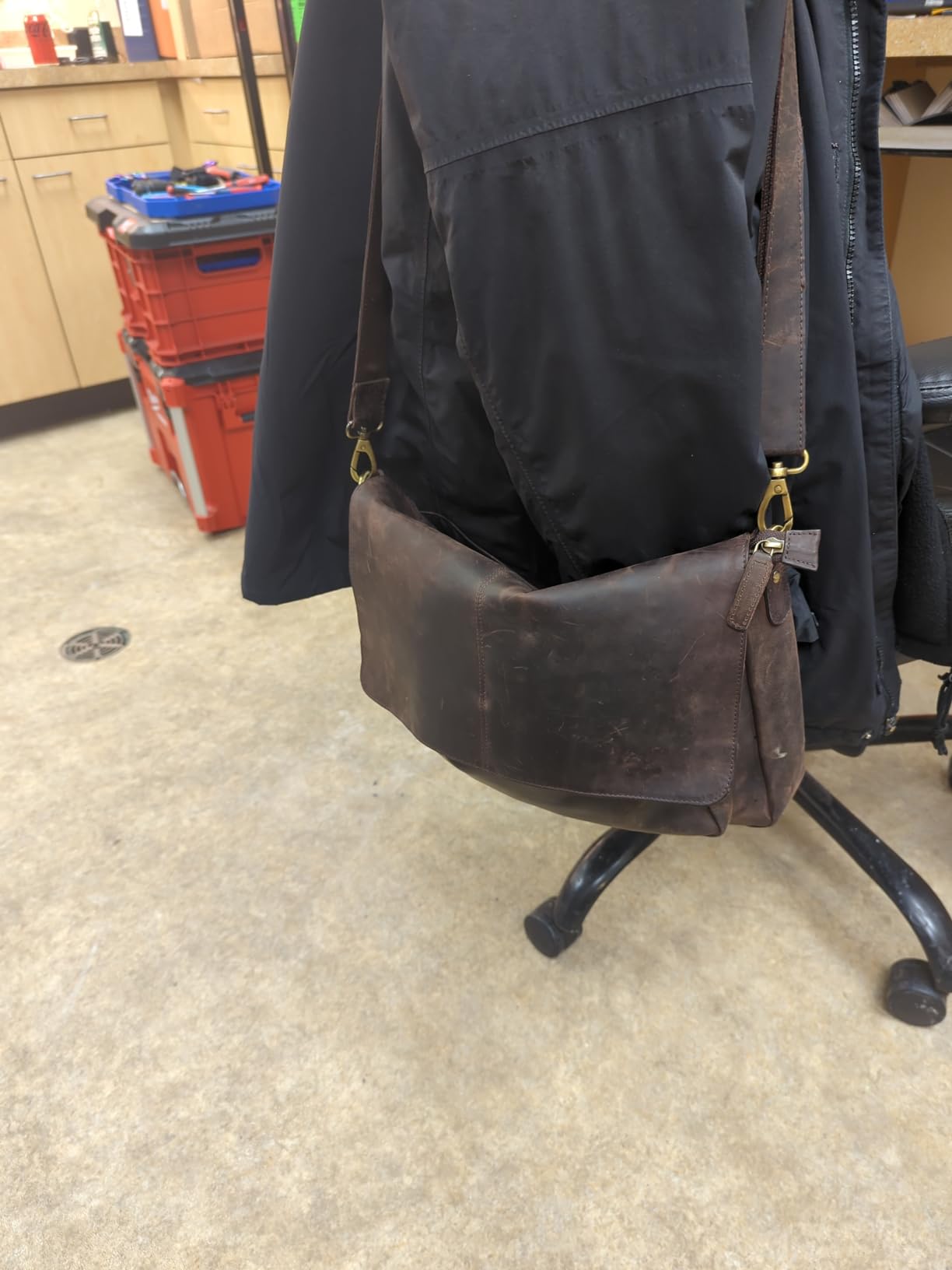 Leather Laptop Messenger Bag for Men and Women - Briefcase Crossbody Office | Adjustable Shoulder Strap, Premium Craftsmanship, Durable Reinforced Stitching, Leather Tassel & Quality Metal Fittings customer photo 1