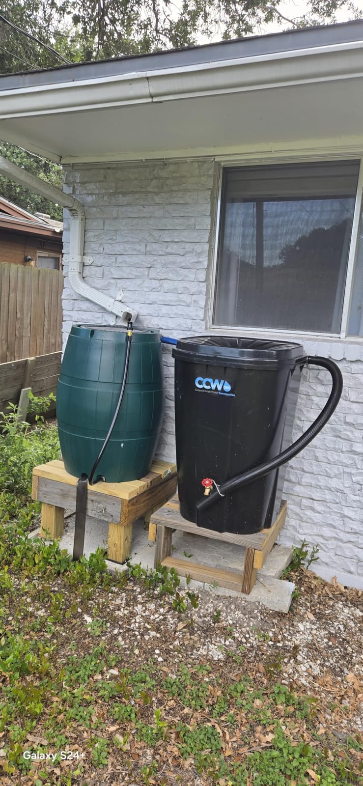 FCMP Outdoor Rain Barrel, Flat-Back Rainwater Catcher with Spigots, 50 Gallon, Black - Portable Water Storage Container Tank for Home, Garden, and Backyard customer photo 2