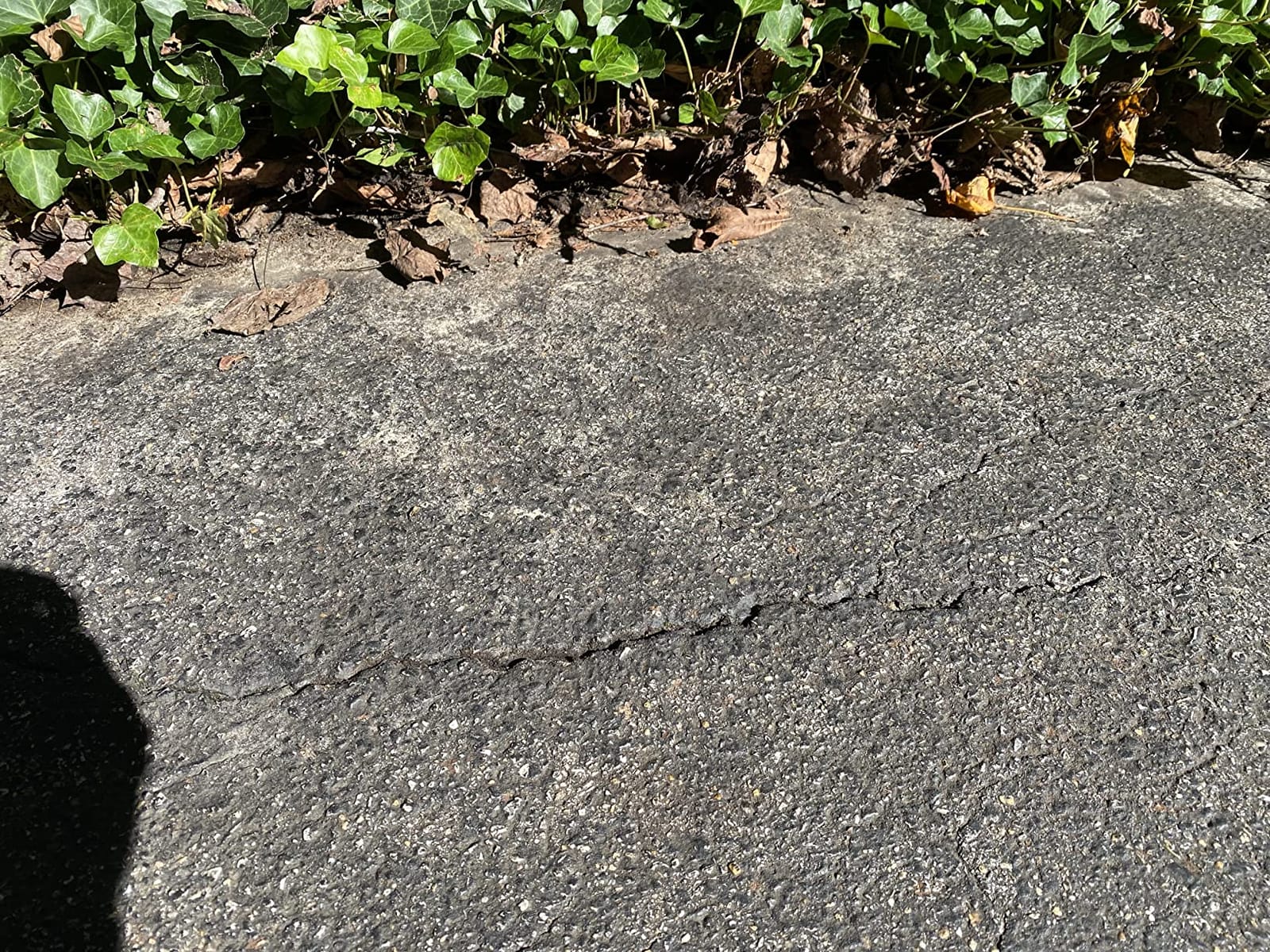 SIKA Sikaflex-410 Asphalt Sealant, Black, Self-Leveling Hybrid Sealant for Filling Cracks in Asphalt Driveways, Roadways, and Pavements - 9 fl. oz. Cartridge, Fills Cracks up to 1.5 in. Wide customer photo 2