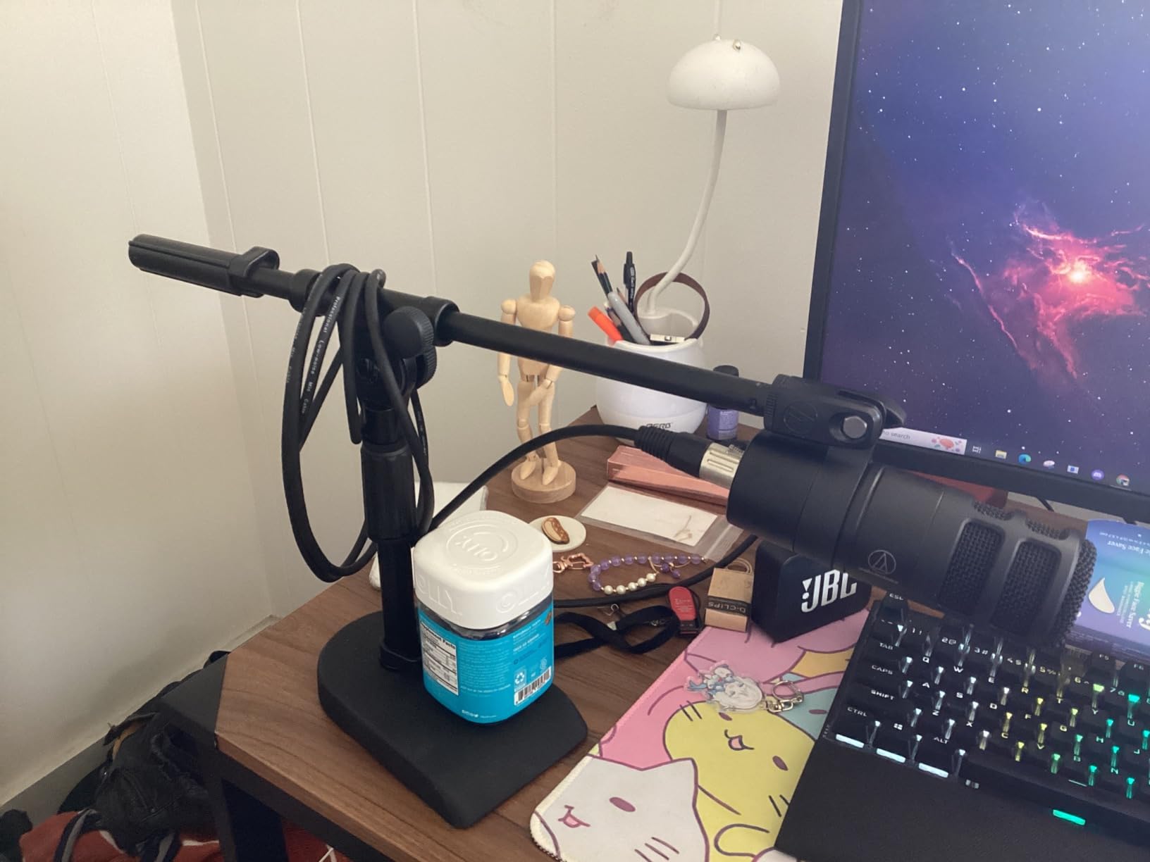 InnoGear Adjustable Desk Microphone Stand, Weighted Base with Soft Grip Twist Clutch, Boom Arm, 3/8'' and 5/8'' Threaded Mounts for Blue Yeti and Blue Snowball, Kick Drums, Guitar Amps, Black | for Shure Fifine Guitar Amps, 4.4lb Weight Capacity, Arm Swivel Sideways, Stable, Extendable, Adjustable, Cable Clip Included customer photo 2