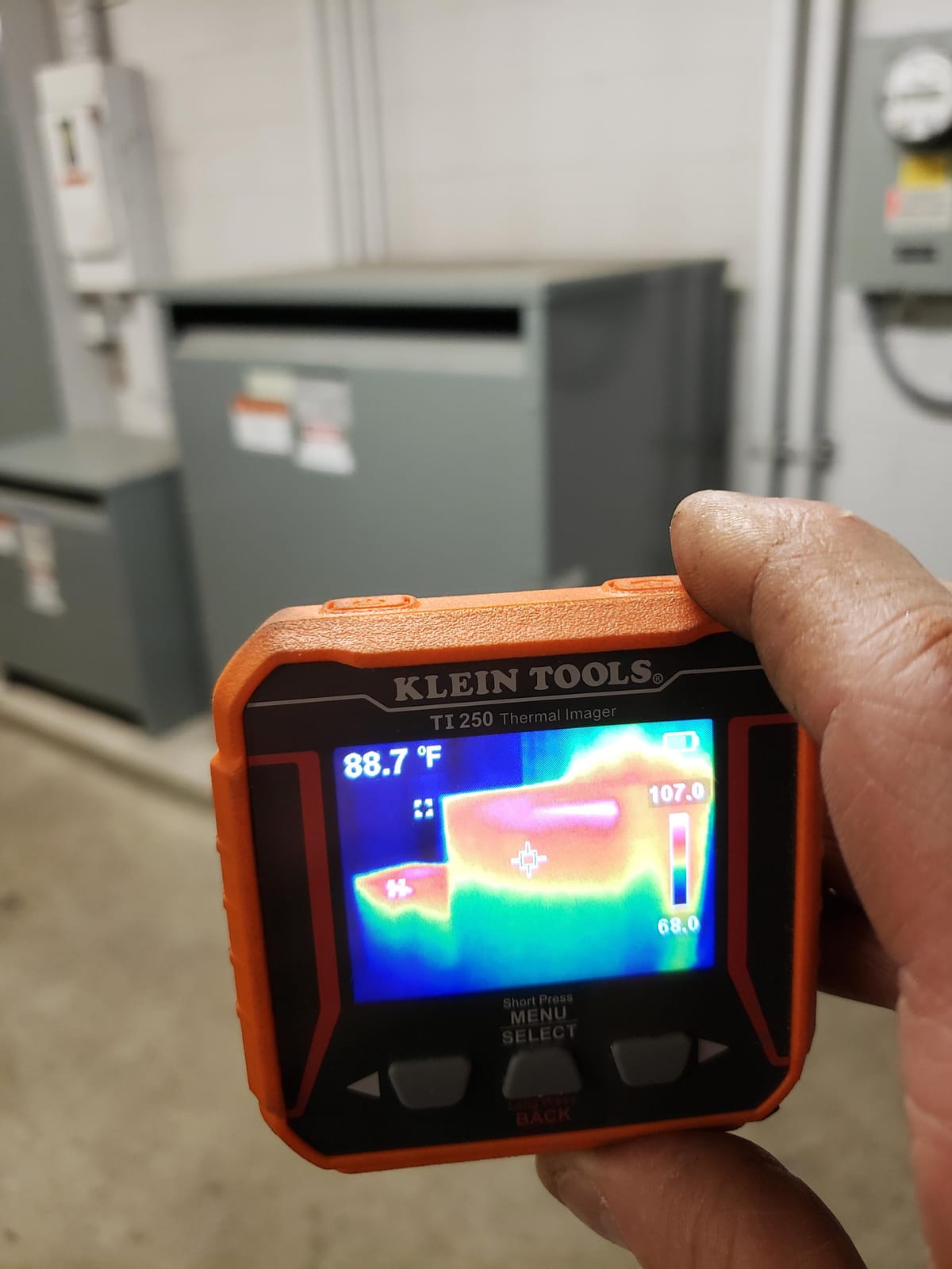 Klein Tools TI250 Rechargeable Thermal Imaging Camera, Camera Displays Over 19,200 Pixels with 3 Color Palettes, High / Low Temperature Points customer photo 1