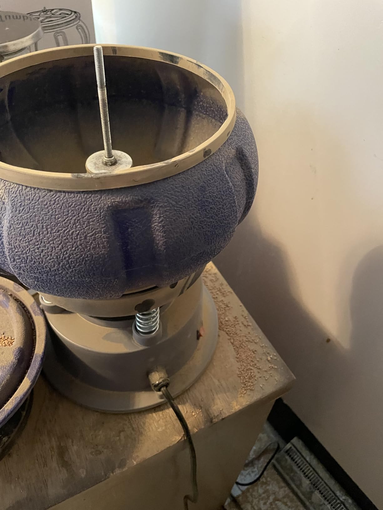 Leegol Electric 5LB Vibratory Tumbler Polishing Small Metal Parts customer photo 1