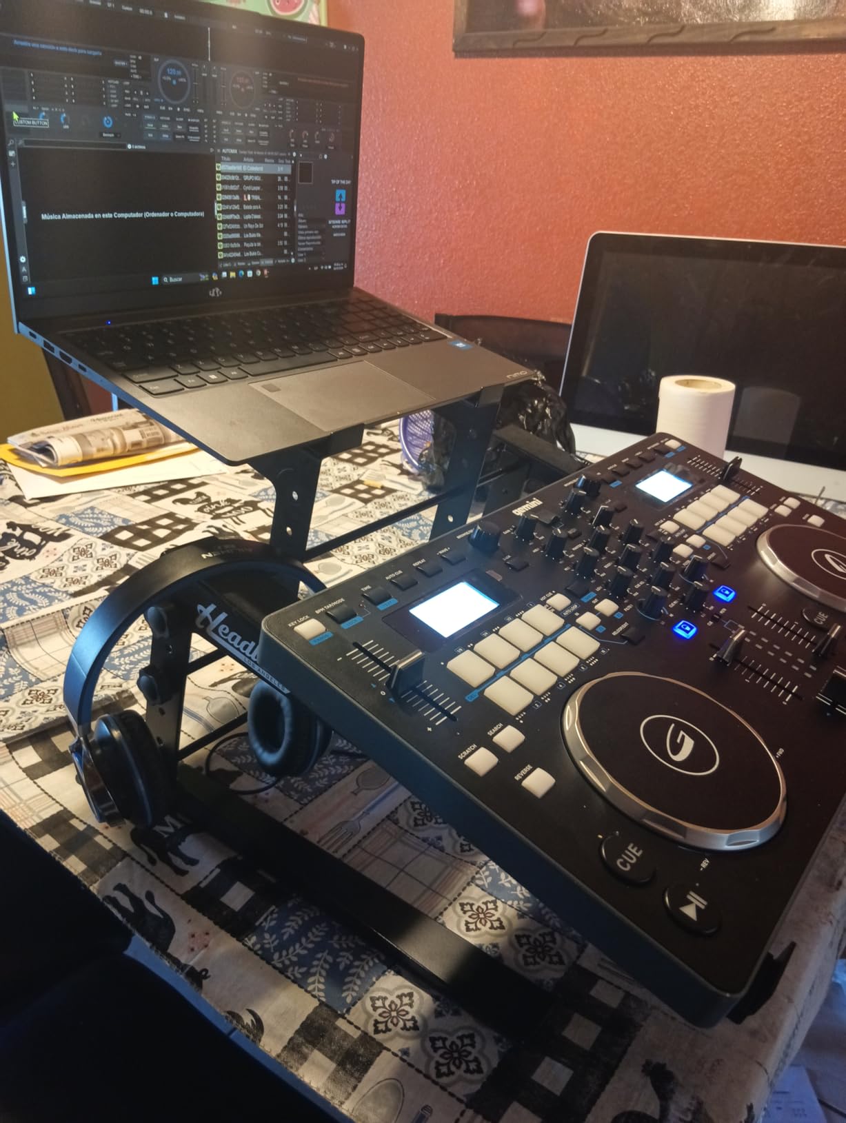 Headliner Covina DJ Controller Stand (HL20003) customer photo 1