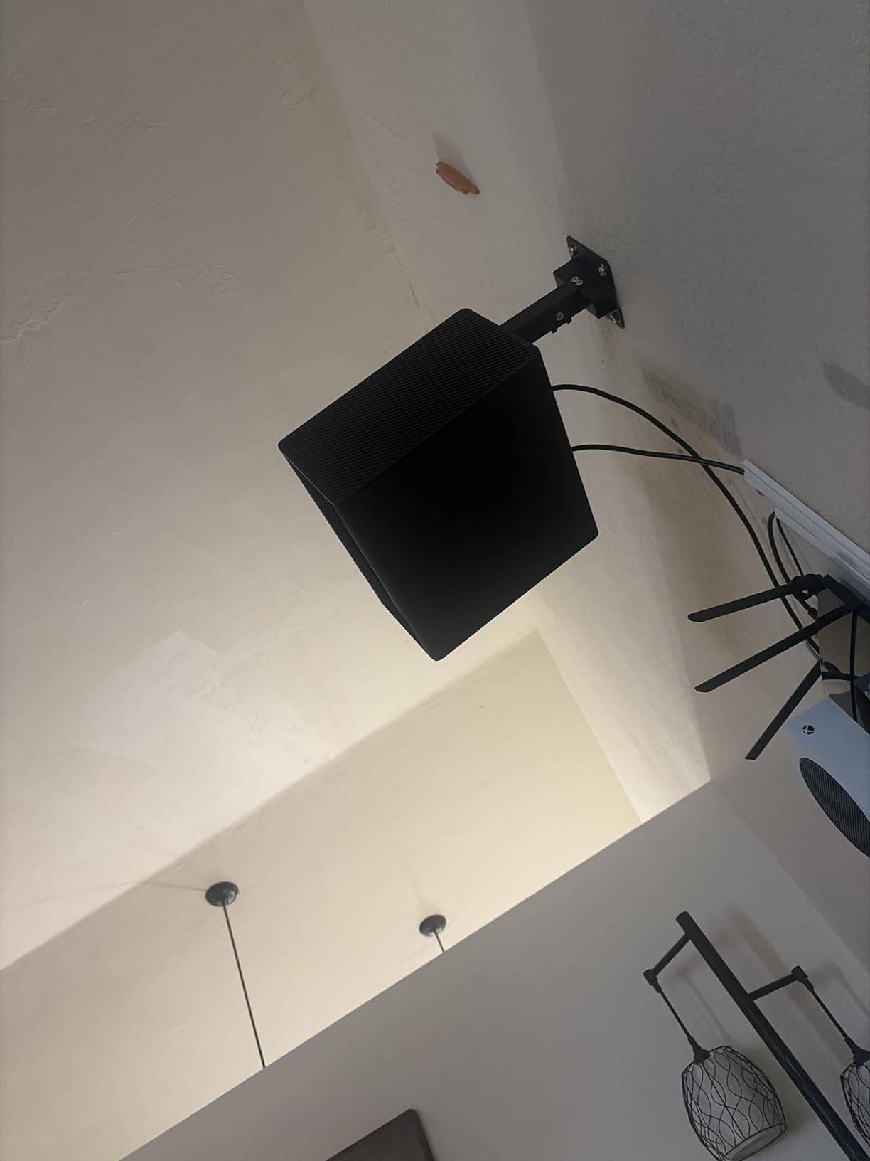 Projector Mount Wall or Ceiling Projection Mount Bracket with Adjustable Height and Extendable Arms Mounts for Home and Office Projector customer photo 1