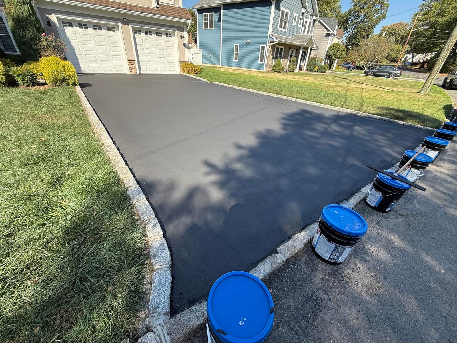 Red Devil 0637 Asphalt Crack Filler Sealant - Black Acrylic Driveway Sealer for Cracks & Joints, Forms a Water-Resistant Seal, 10.1 fl oz, Pack of 4, Made in USA customer photo 1