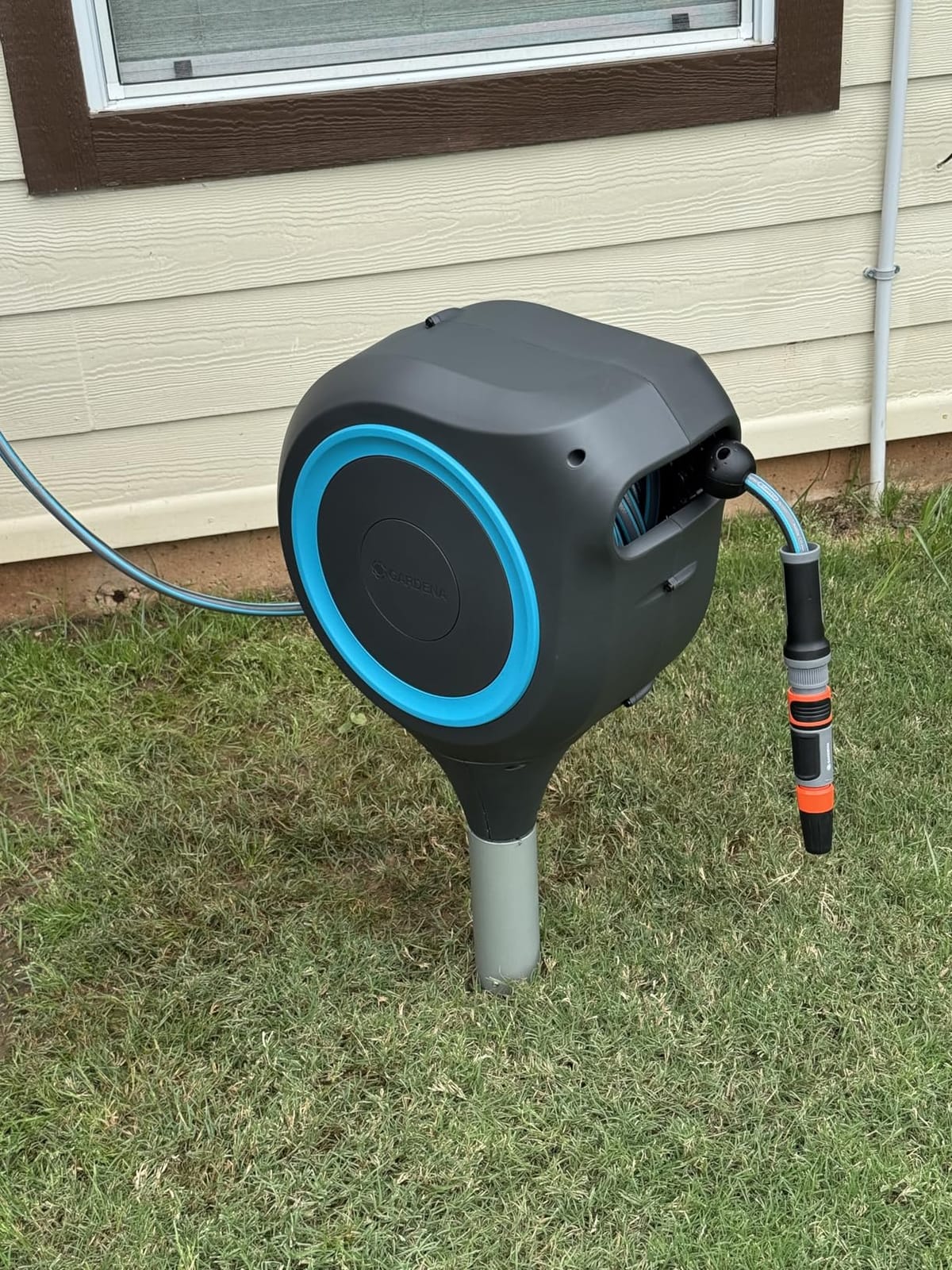 GARDENA Automatic Retractable Garden Hose Reel - 50 Feet - 360 Degree Swivel Outdoor Hose Reel with Metal Spike Base - Auto Retract - UV Resistant Housing - Easy Install No Tools Required - 18604 customer photo 2