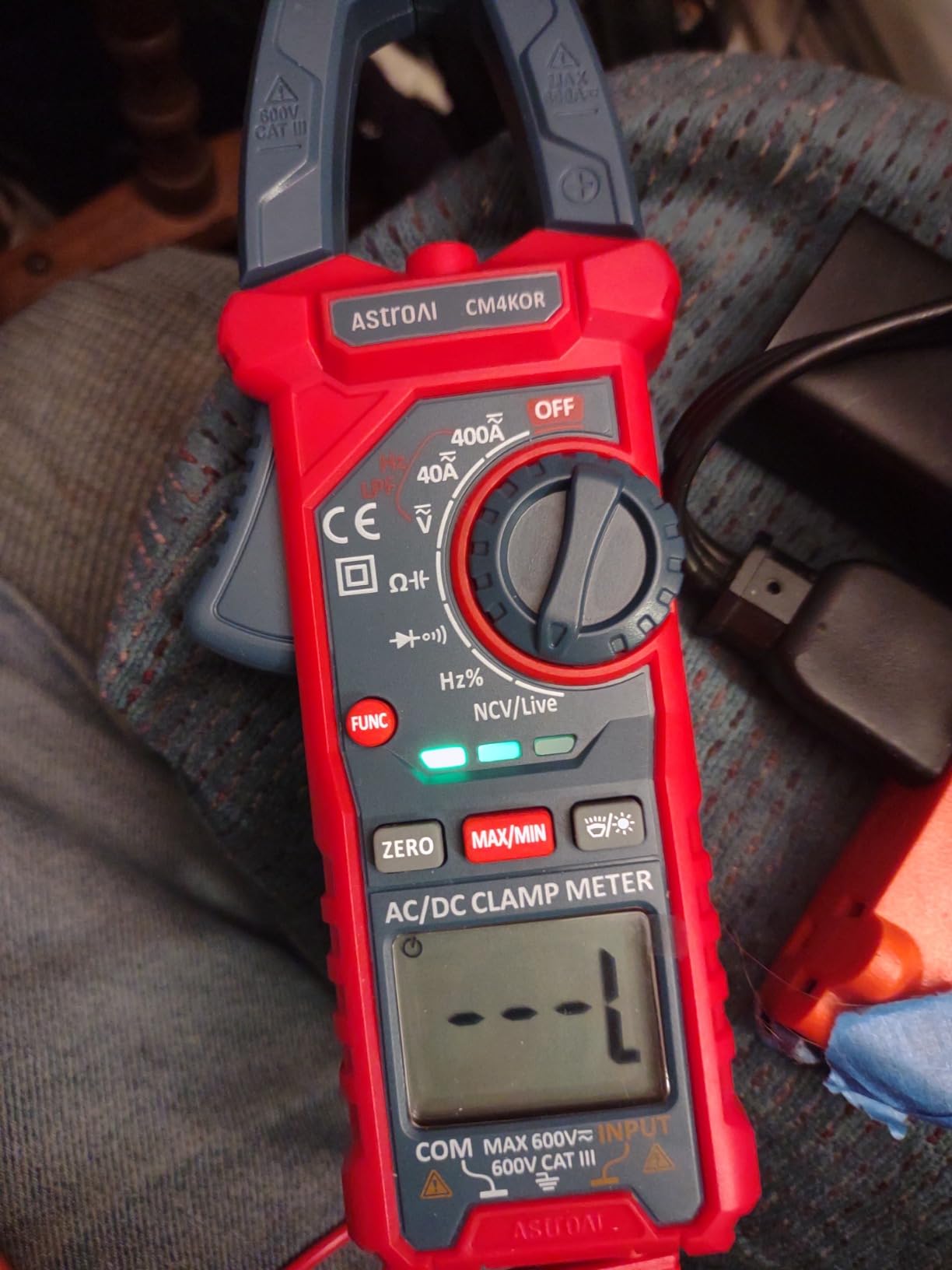 AstroAI Digital Clamp Meter Multimeter 4000 Counts Auto-ranging Amp Tester Measuring AC/DC Voltage & Current, Resistance, Capacitance, Frequency, Continuity, Live Wire Test, NCV Detection, Blue customer photo 2